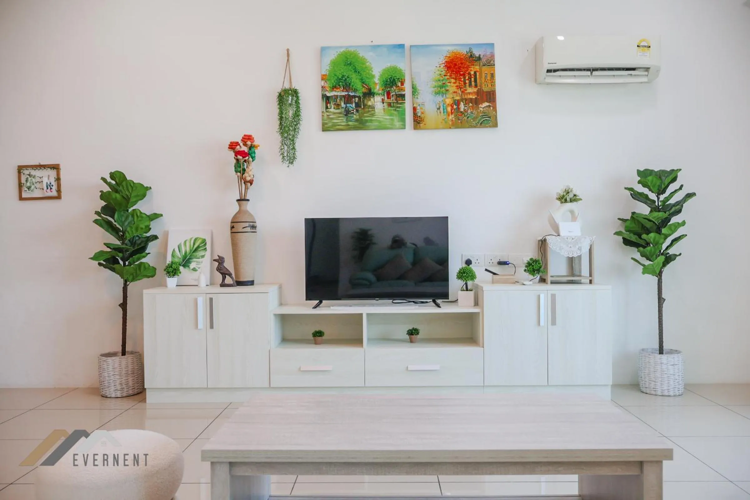 Living room in Serene Heights by Evernent