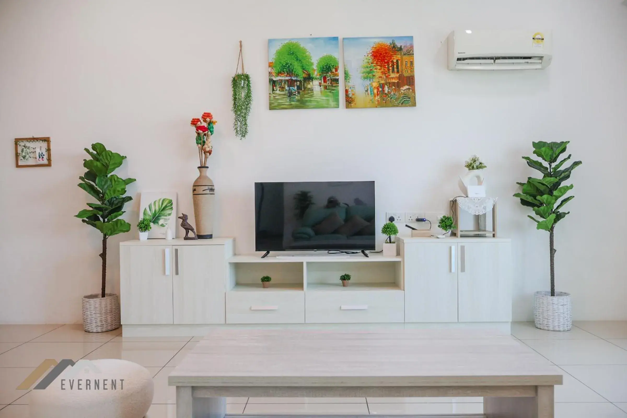 Living room in Serene Heights by Evernent Living room in Serene Heights by Evernent