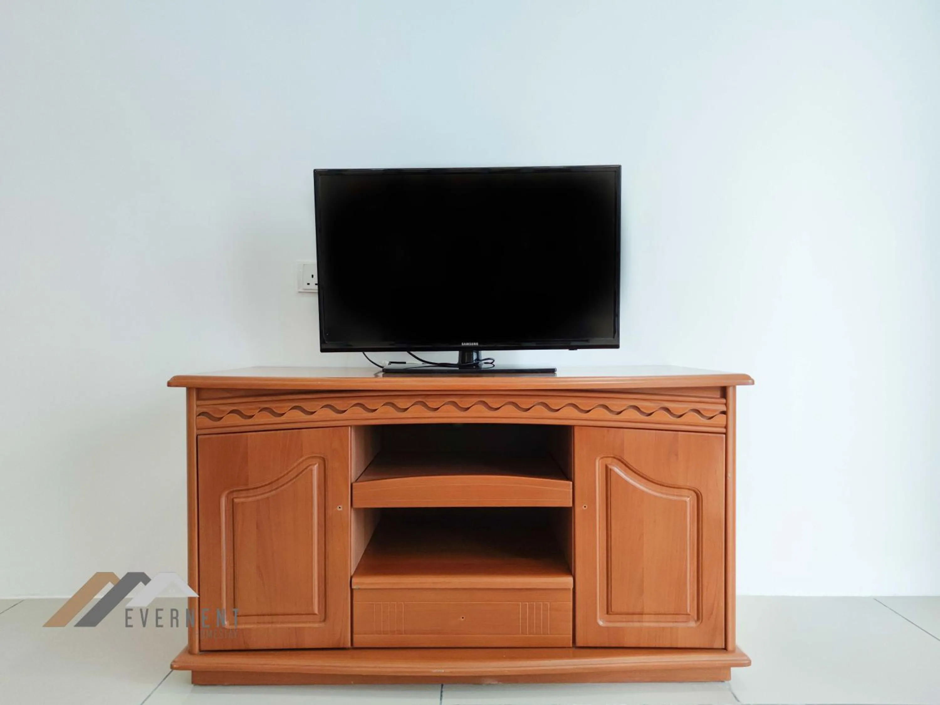 TV and multimedia in Serene Heights by Evernent