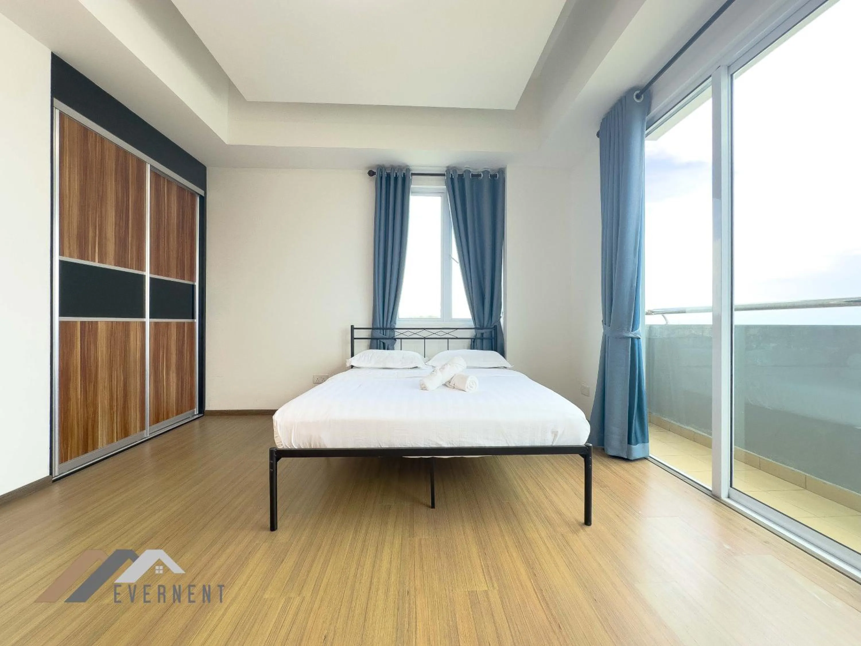 Bedroom, Bed in Serene Heights by Evernent