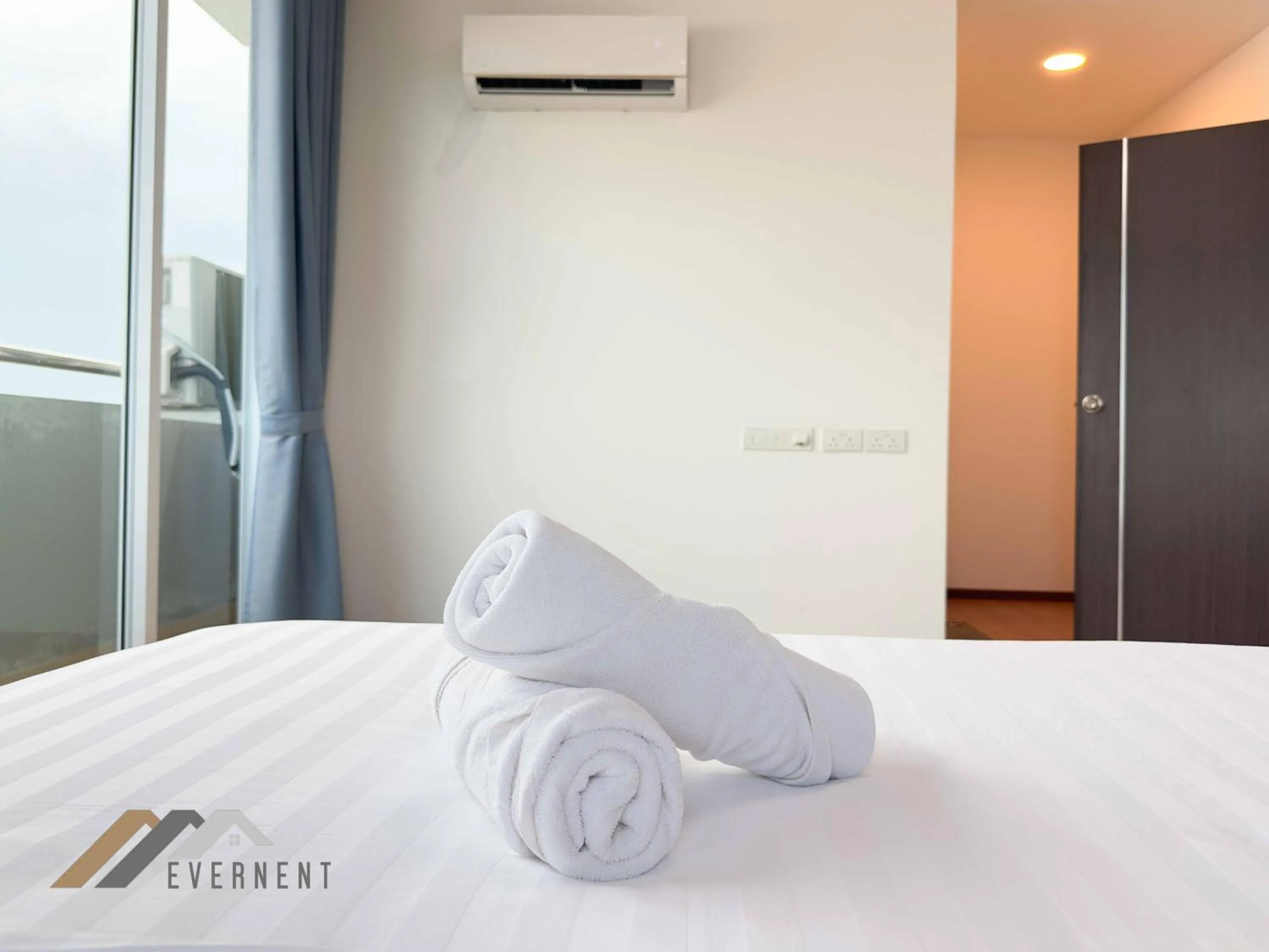 Bedroom, Bed in Serene Heights by Evernent