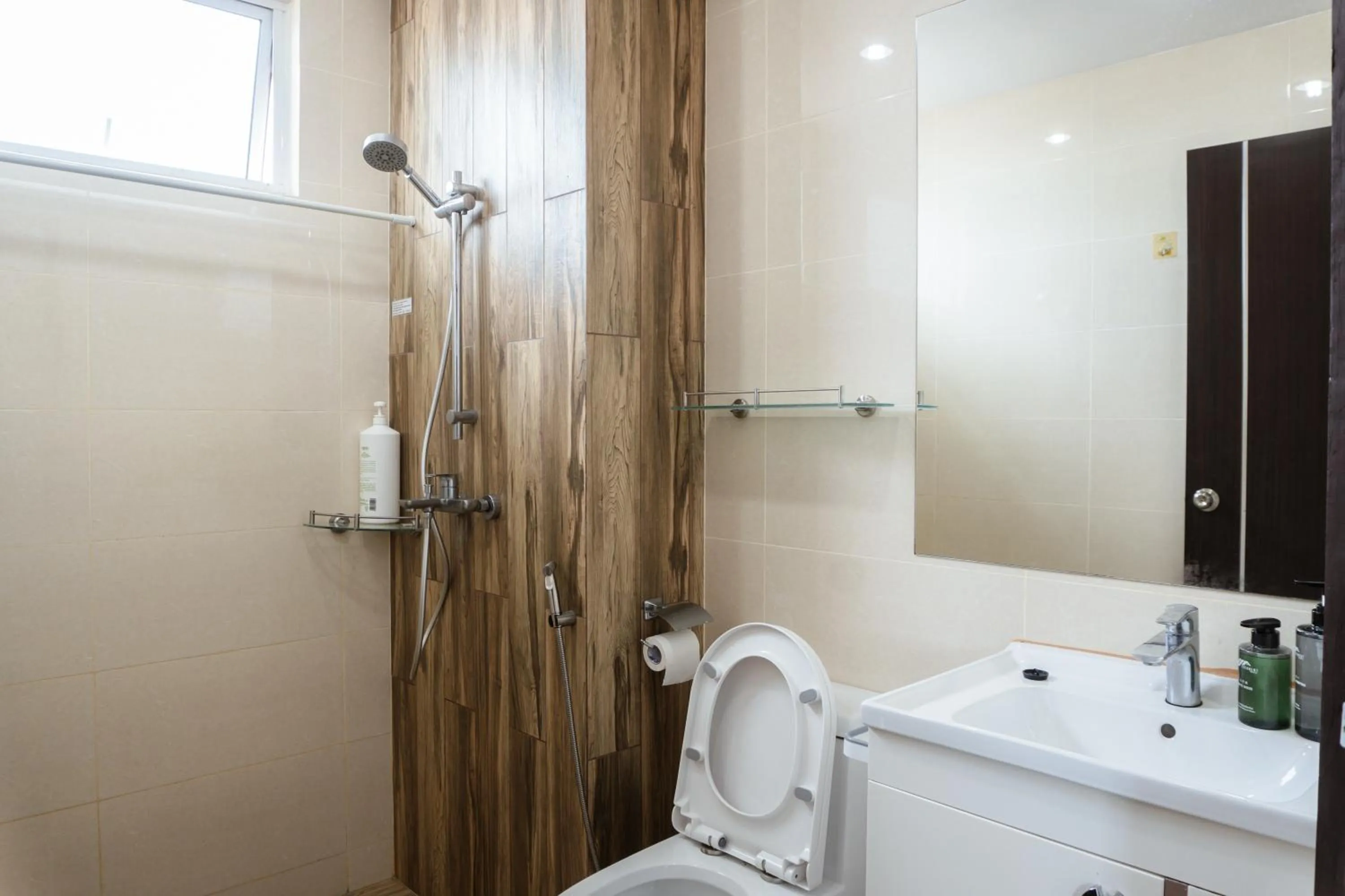 Bathroom in Serene Heights by Evernent