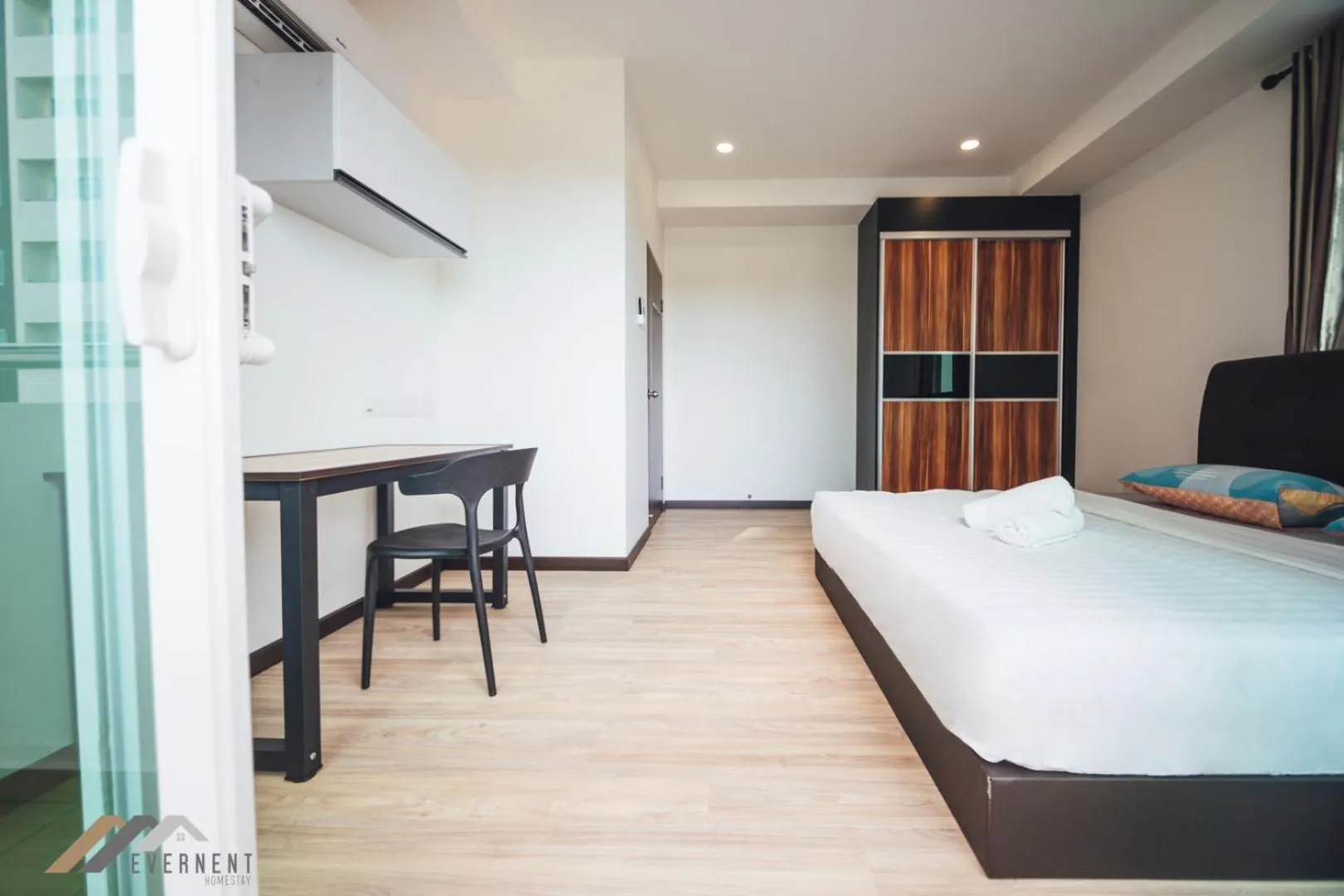 Bedroom, Bed in Serene Heights by Evernent