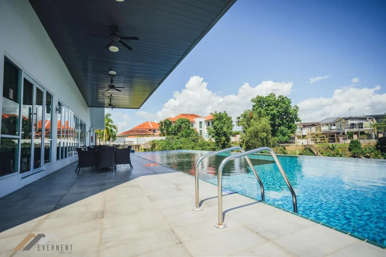 Swimming pool in Serene Heights by Evernent Swimming pool in Serene Heights by Evernent