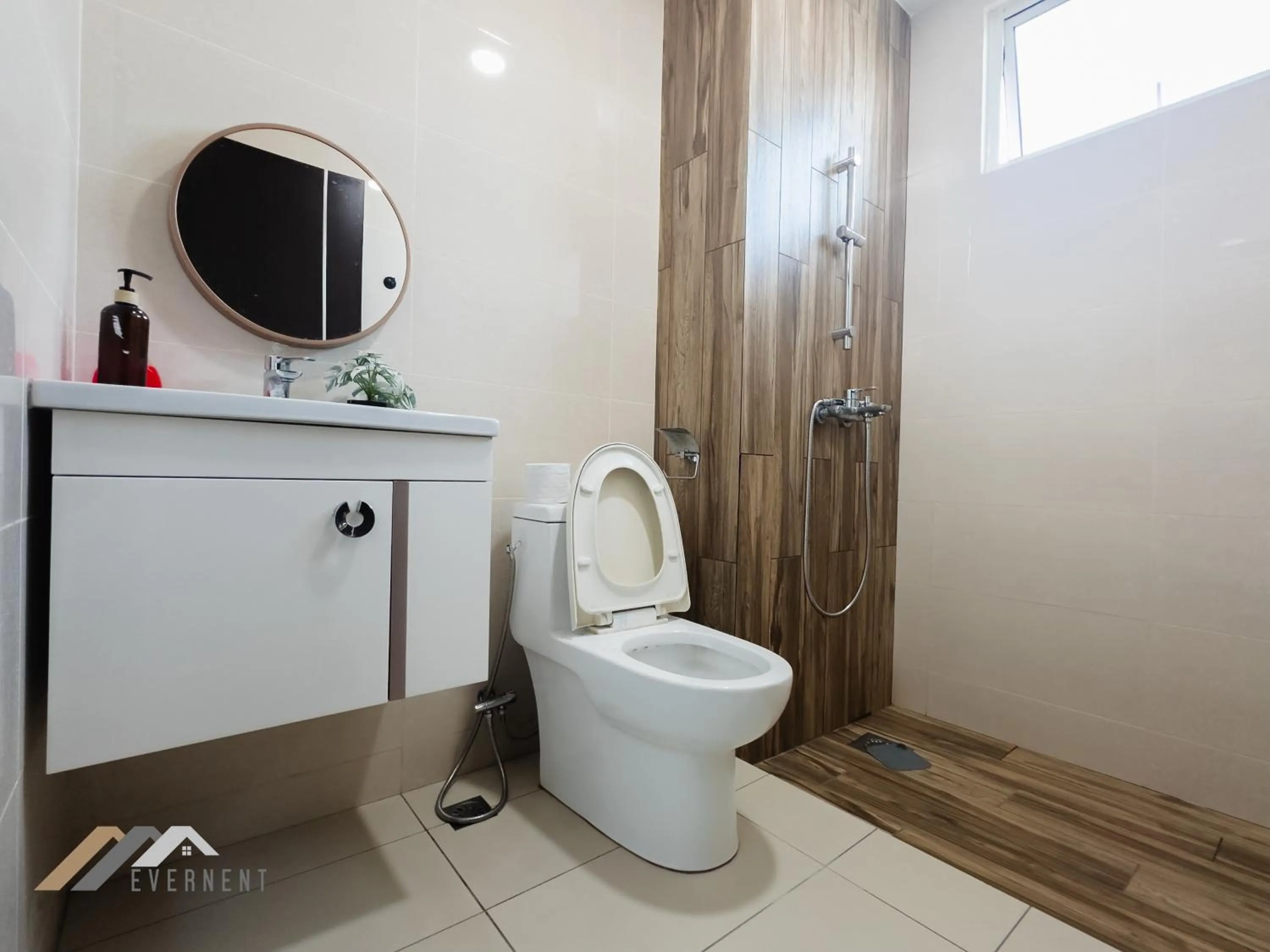 Bathroom in Serene Heights by Evernent