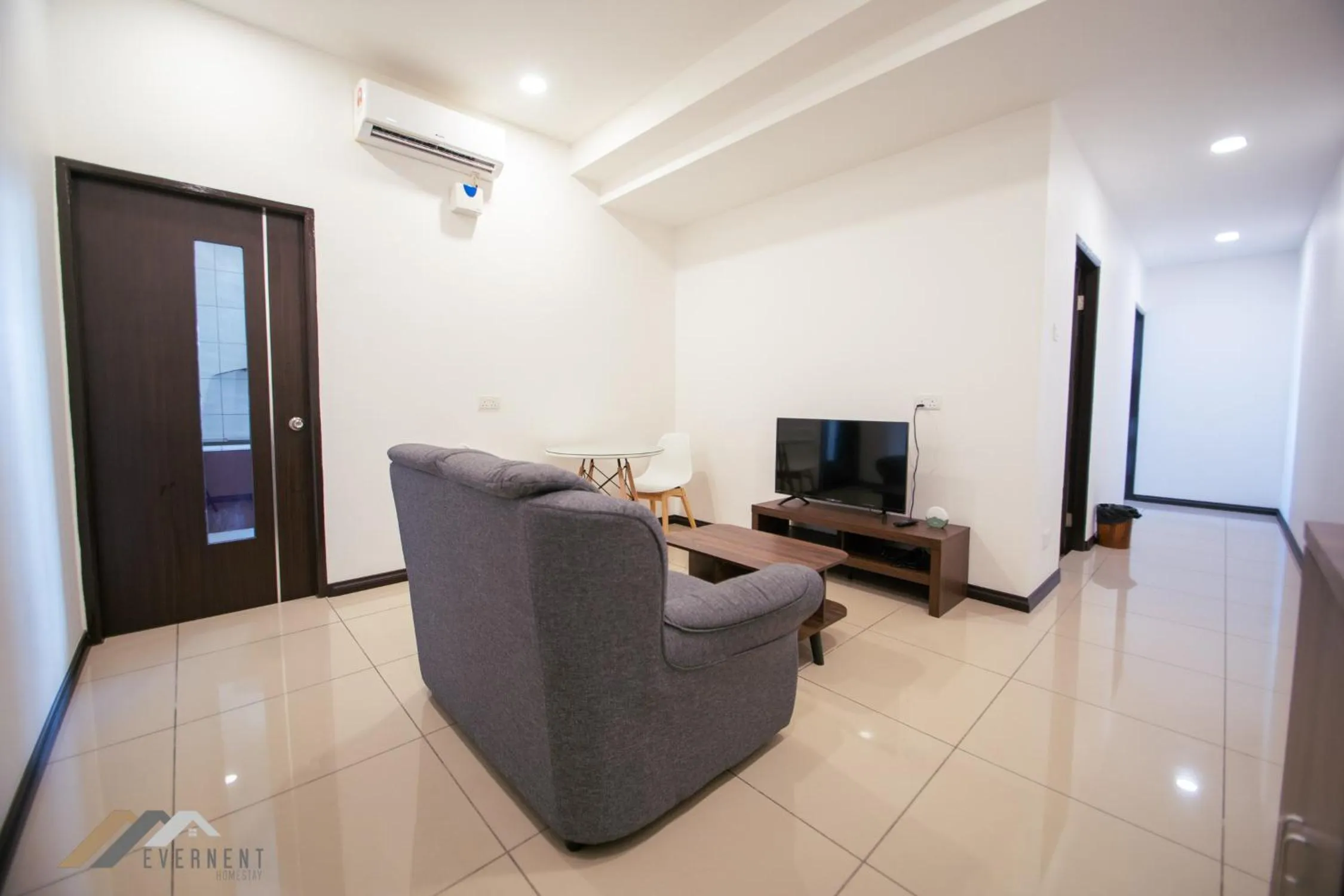 TV and multimedia in Serene Heights by Evernent