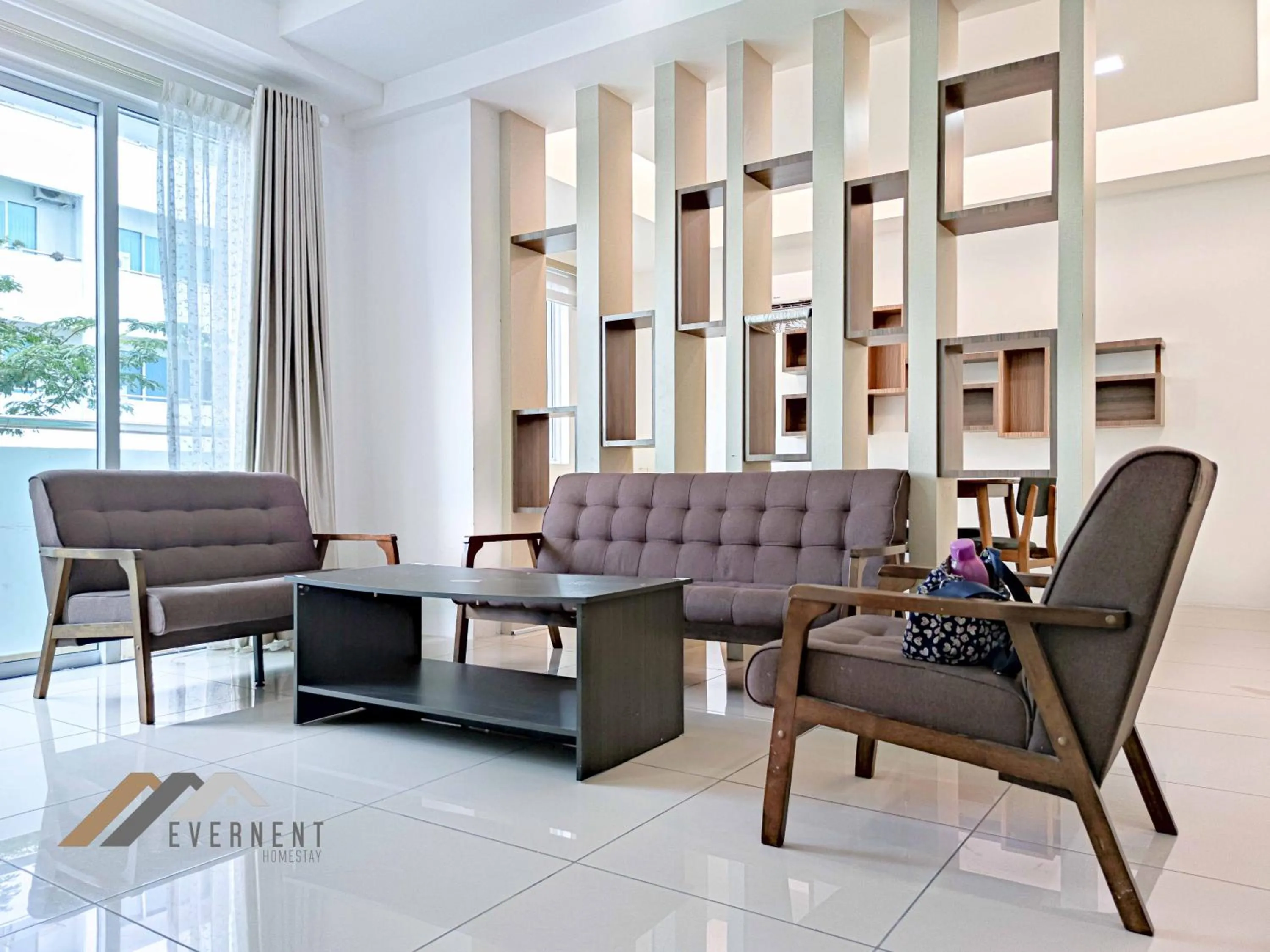 Living room in Serene Heights by Evernent