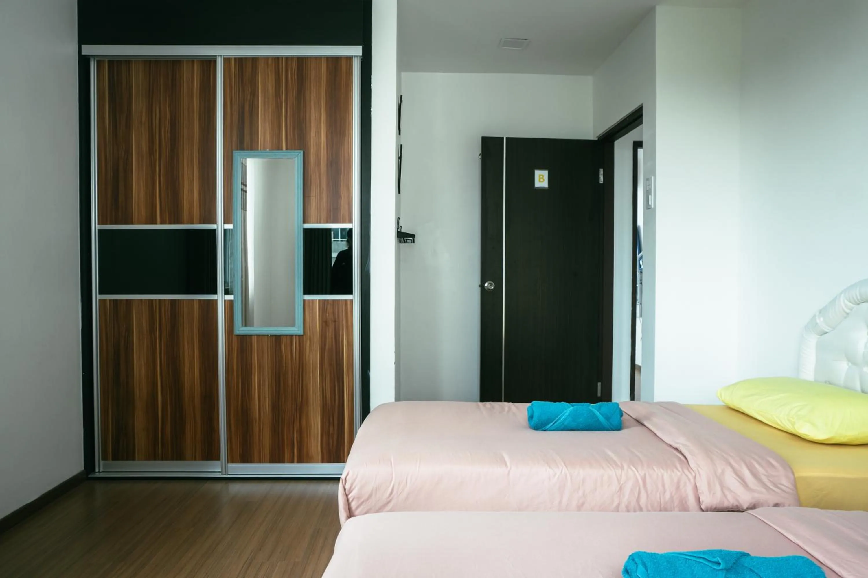 Bedroom, Bed in Serene Heights by Evernent