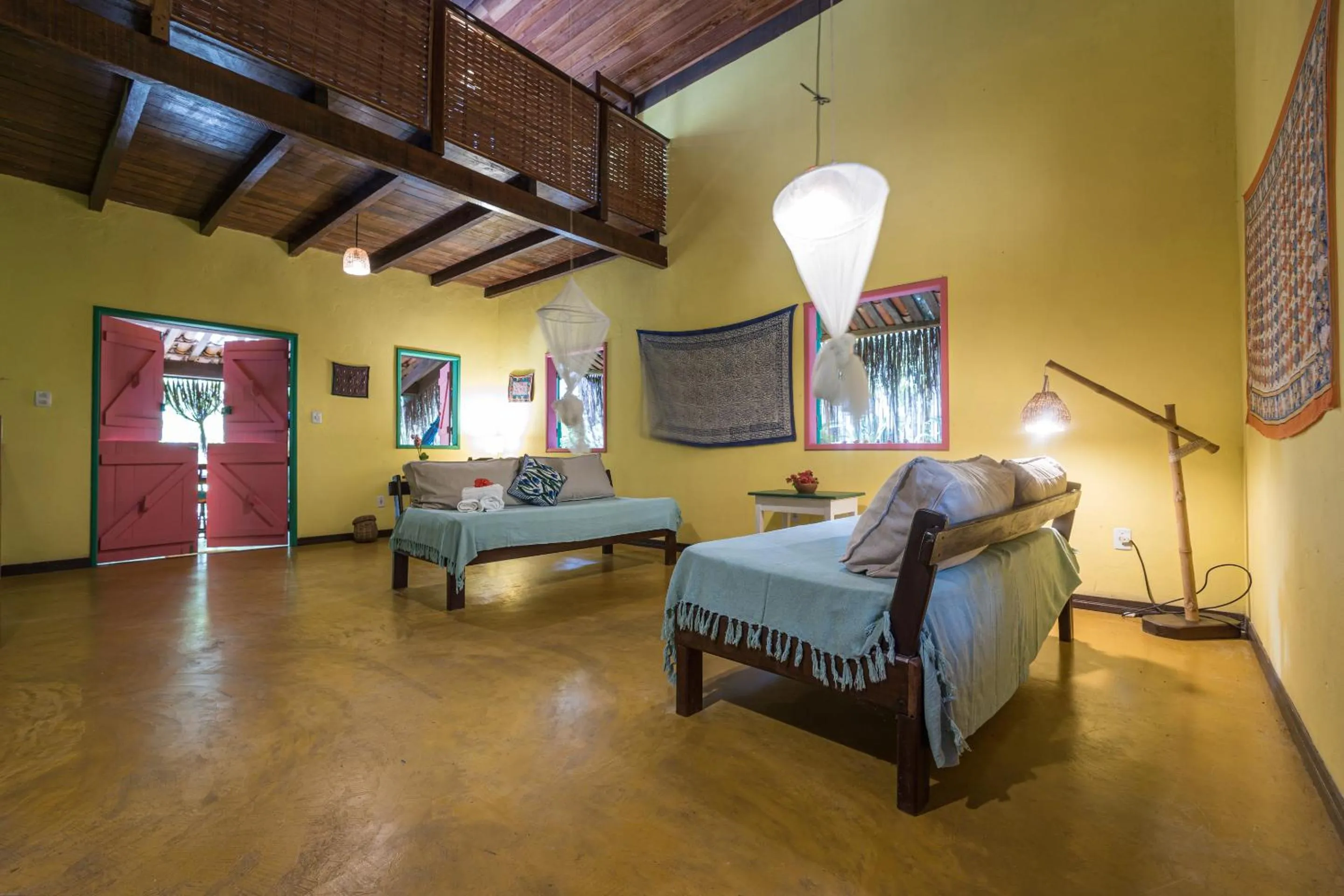 Living room, Bed in Pousada Canoa Nativa
