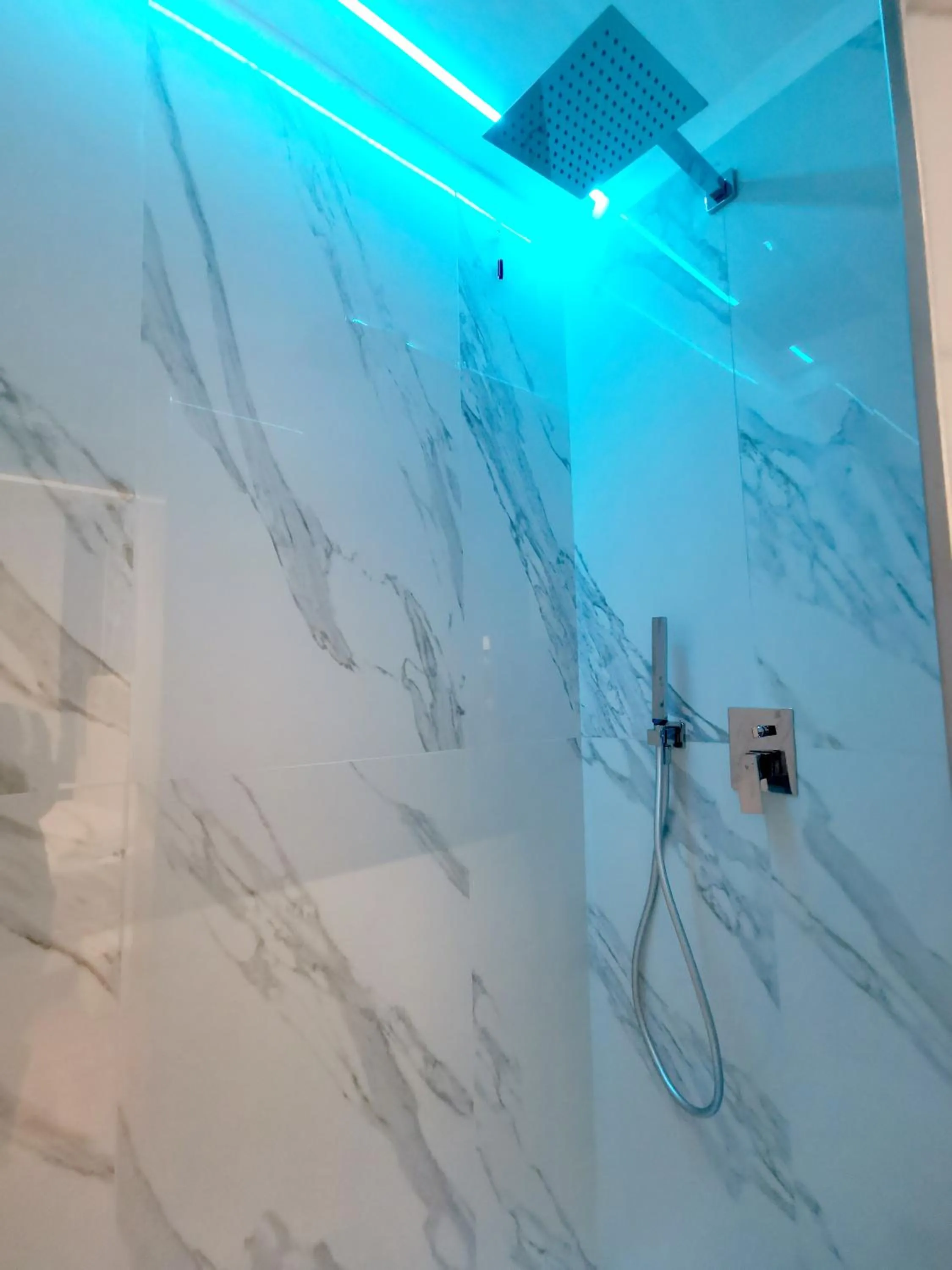 Shower in Navona Central Relais