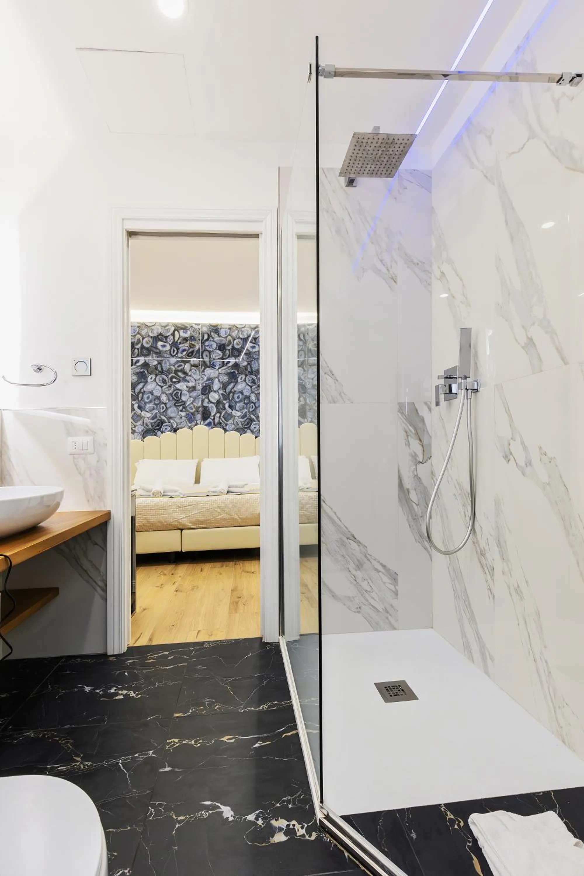 Shower in Navona Central Relais