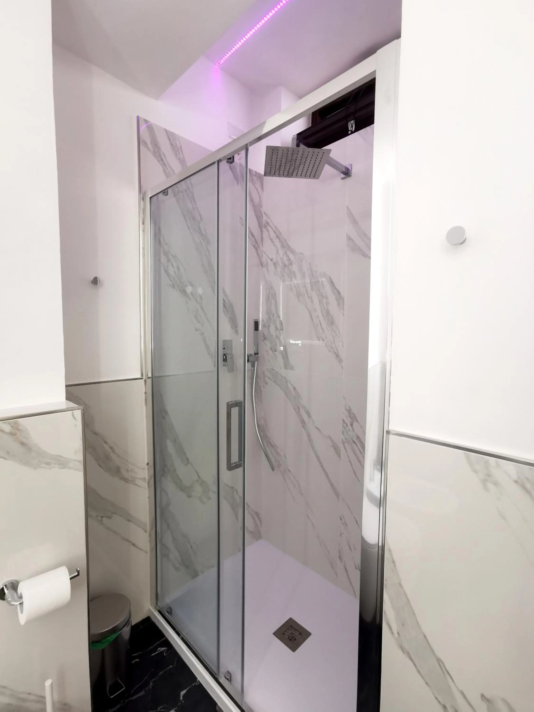 Shower in Navona Central Relais