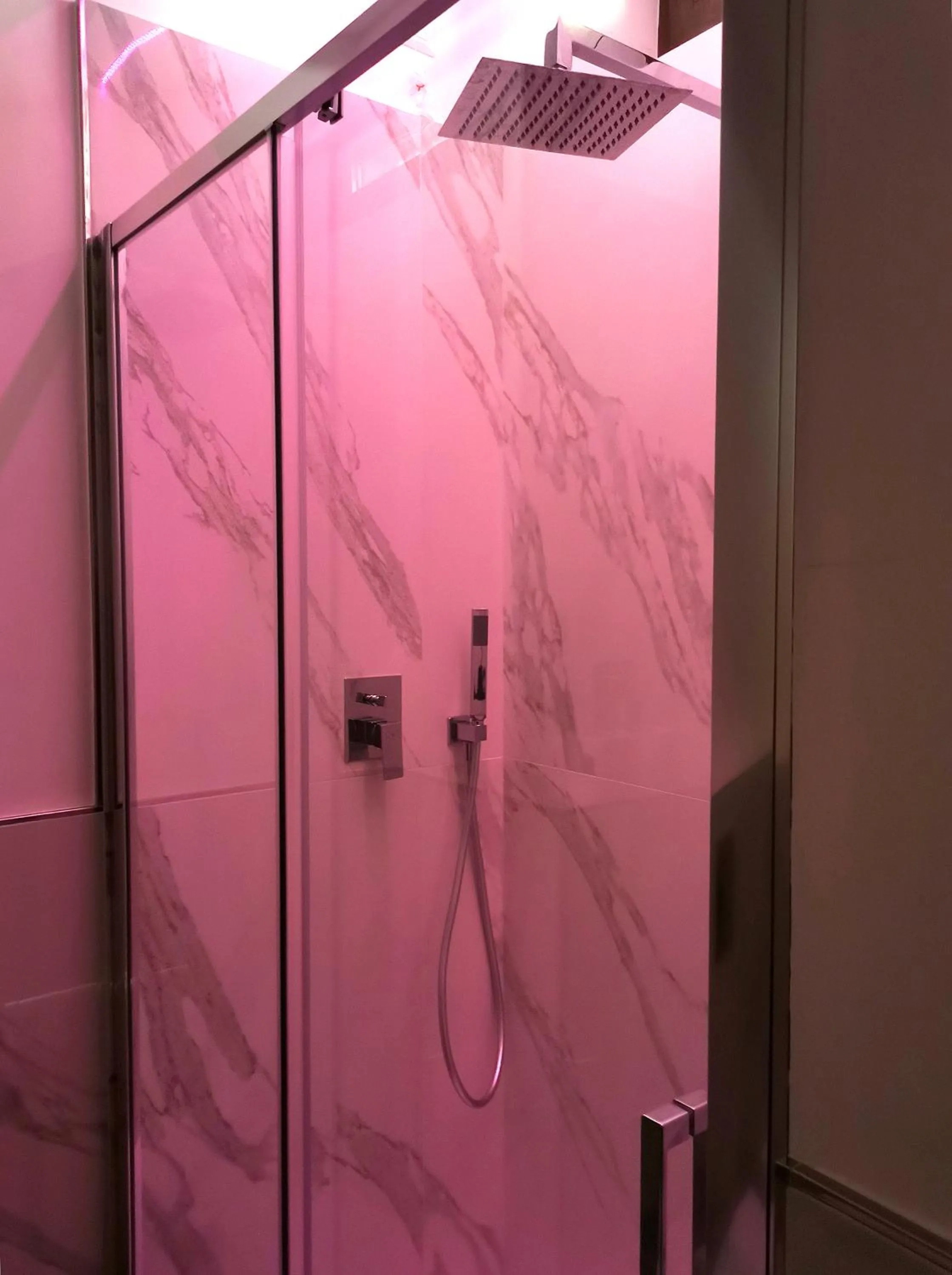 Shower in Navona Central Relais