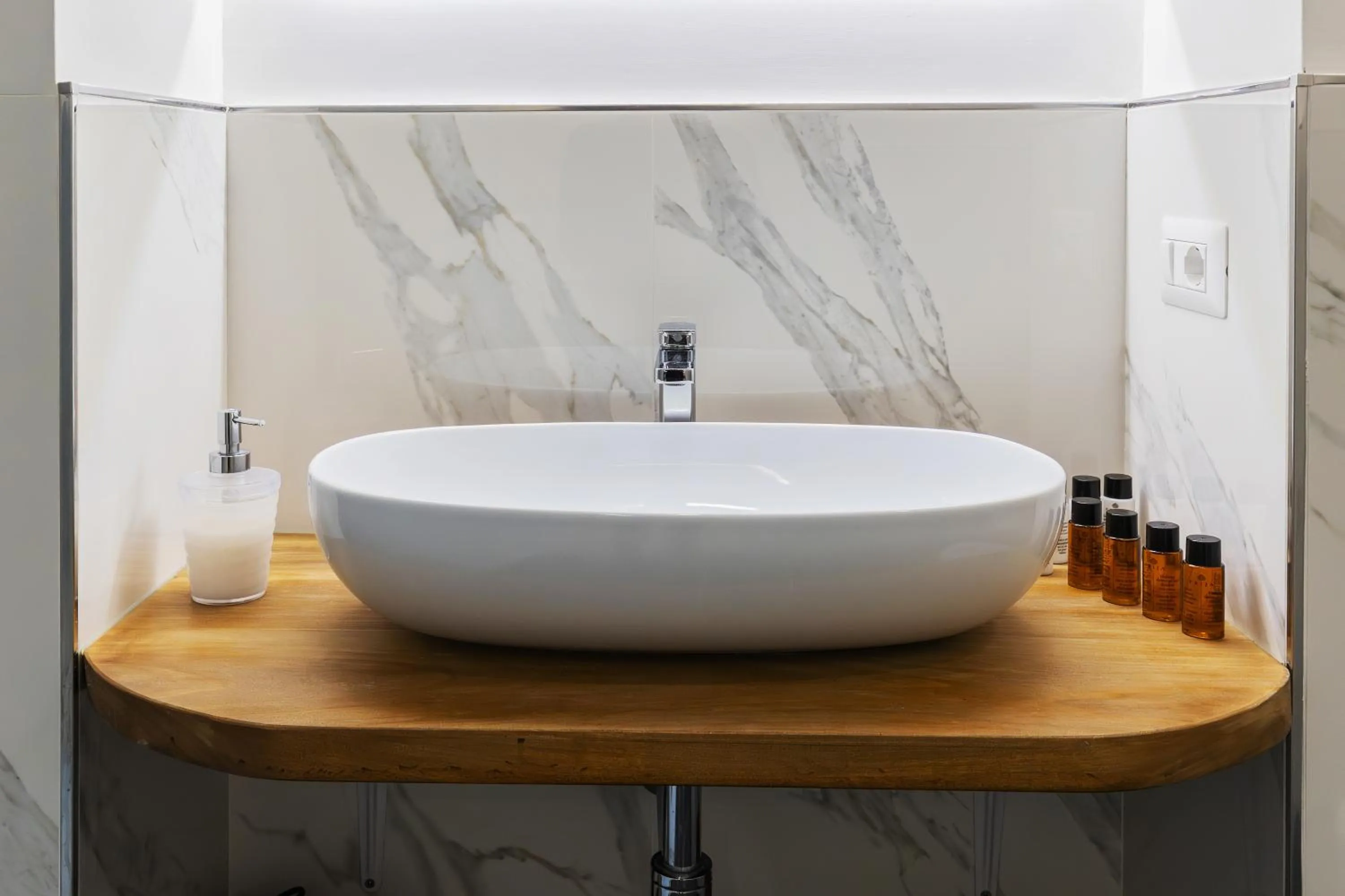 Toilet in Navona Central Relais