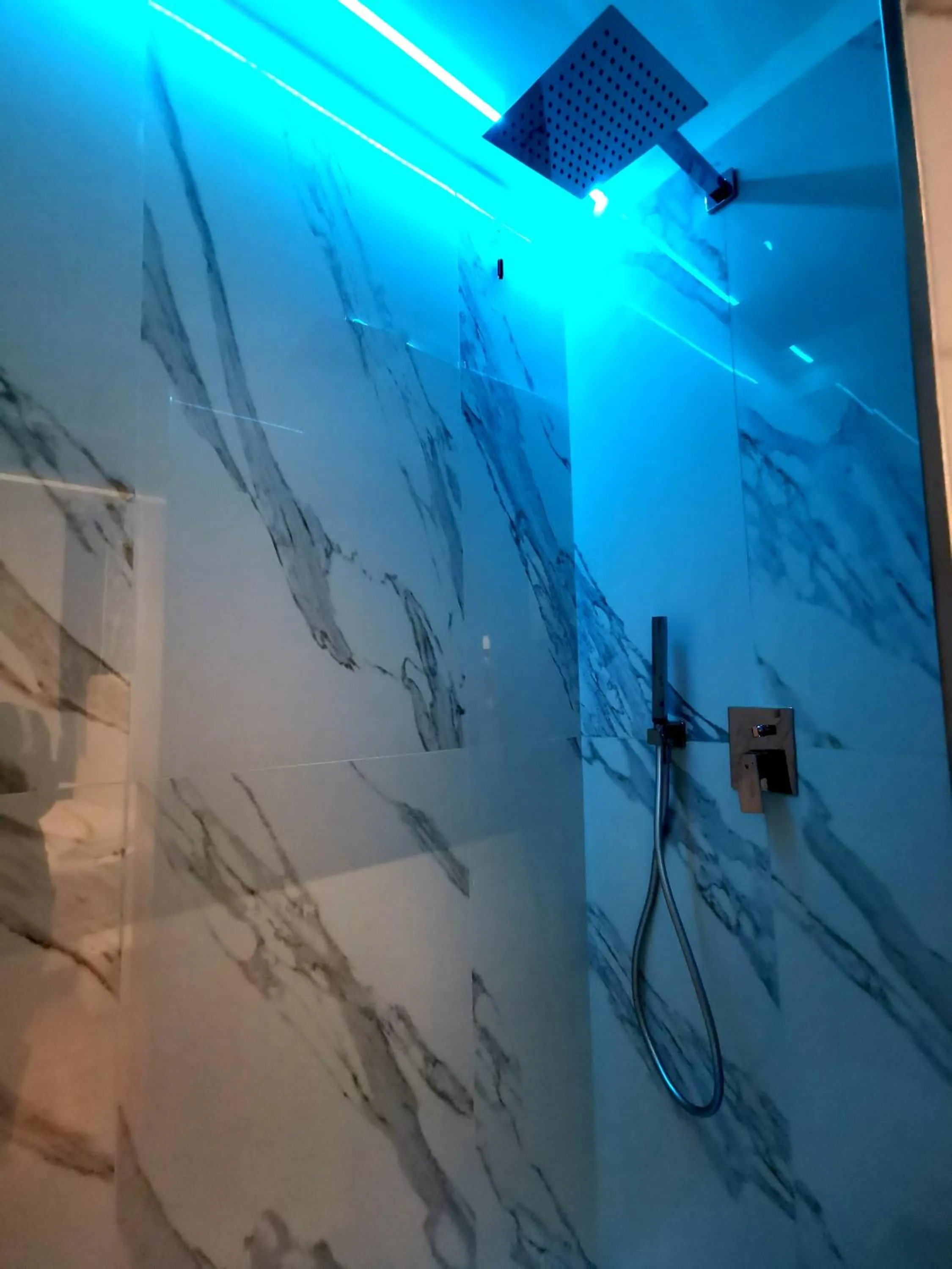 Shower in Navona Central Relais