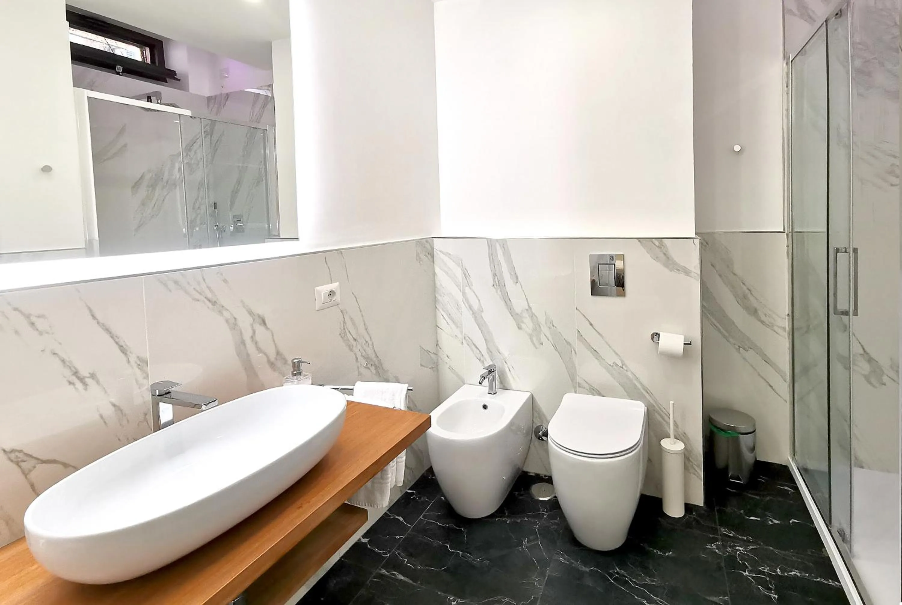 Shower in Navona Central Relais