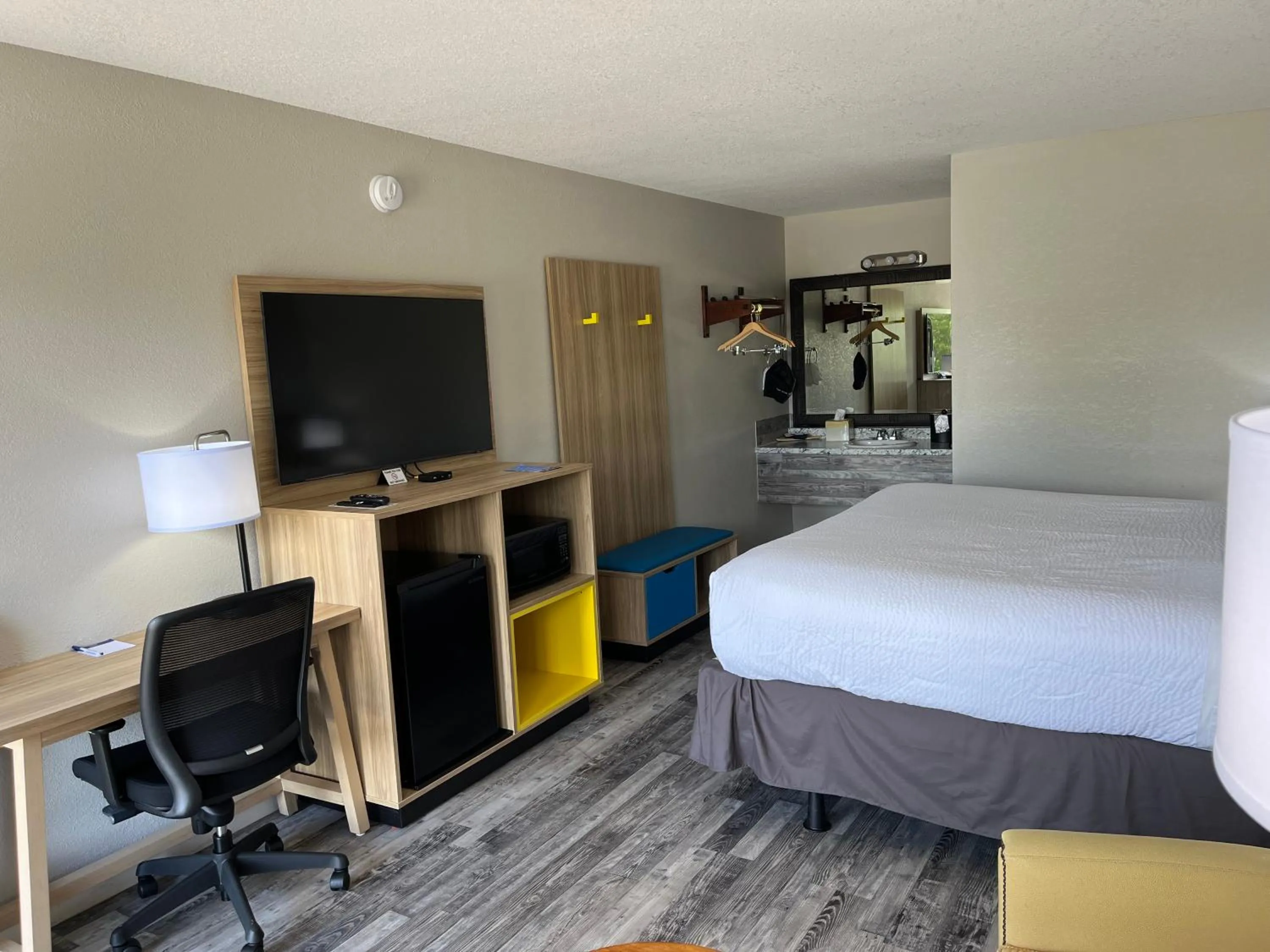 TV and multimedia, Bed in Days Inn by Wyndham Branson Ozarks