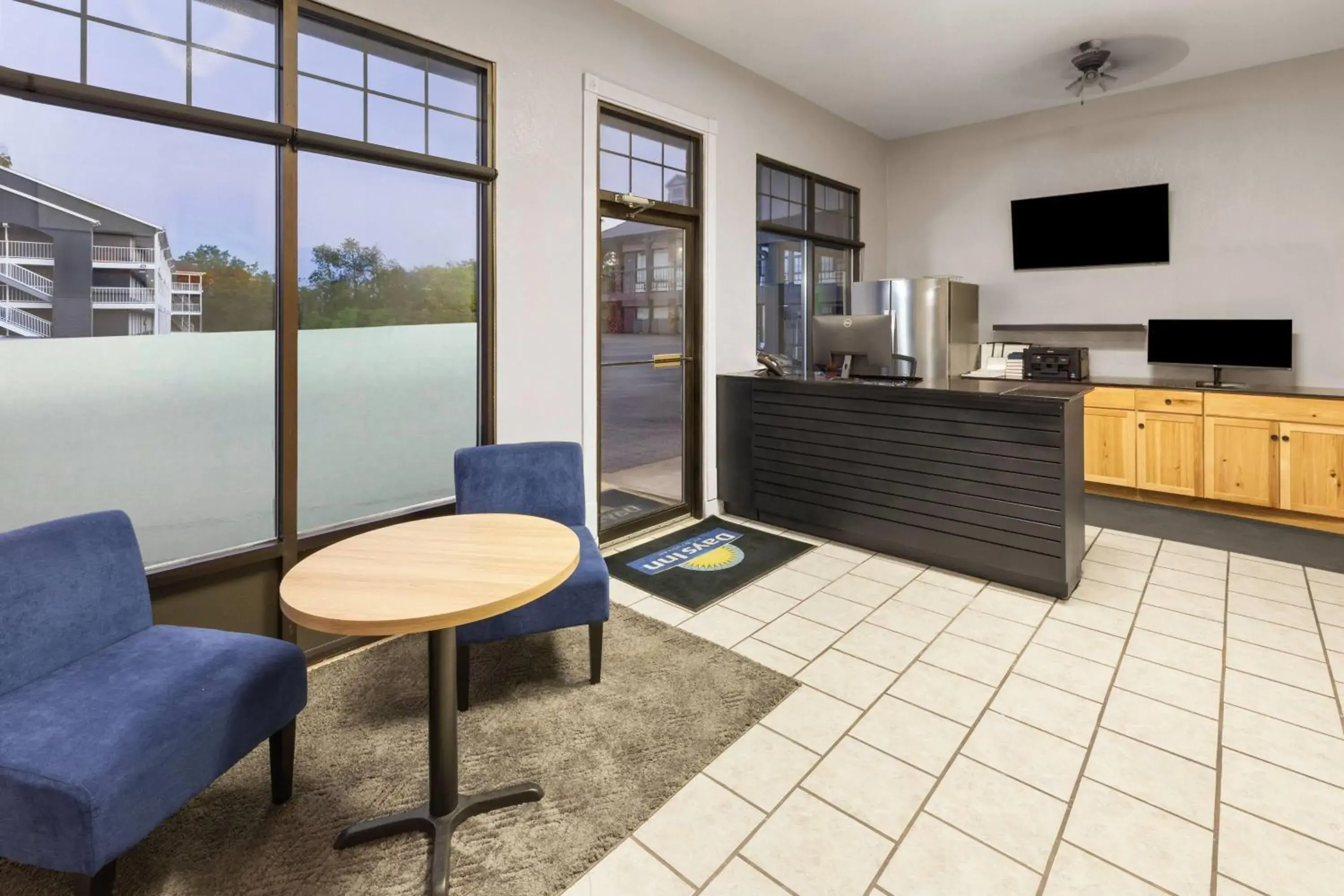 Lobby or reception in Days Inn by Wyndham Branson Ozarks Lobby or reception in Days Inn by Wyndham Branson Ozarks