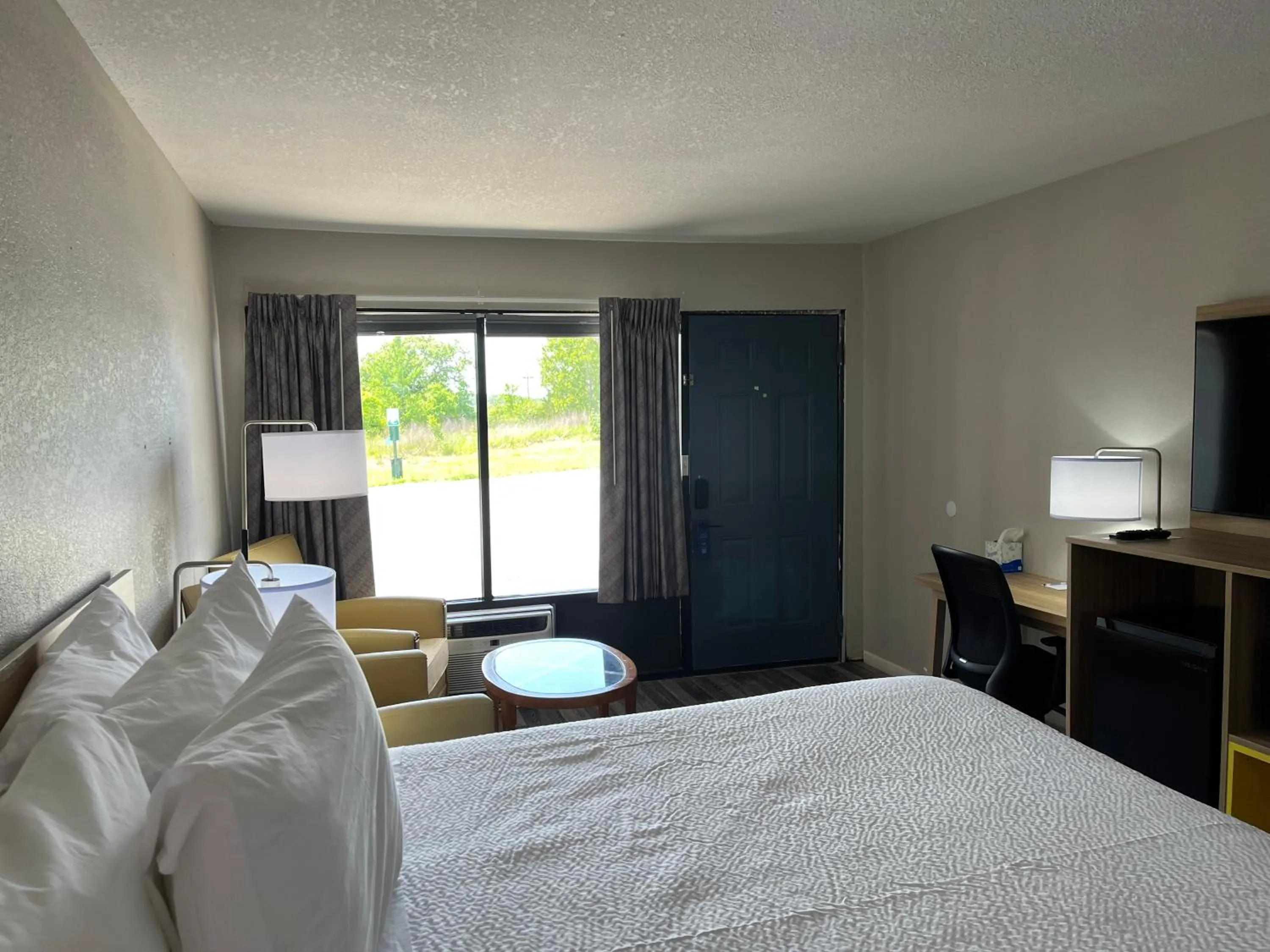 Bed in Days Inn by Wyndham Branson Ozarks