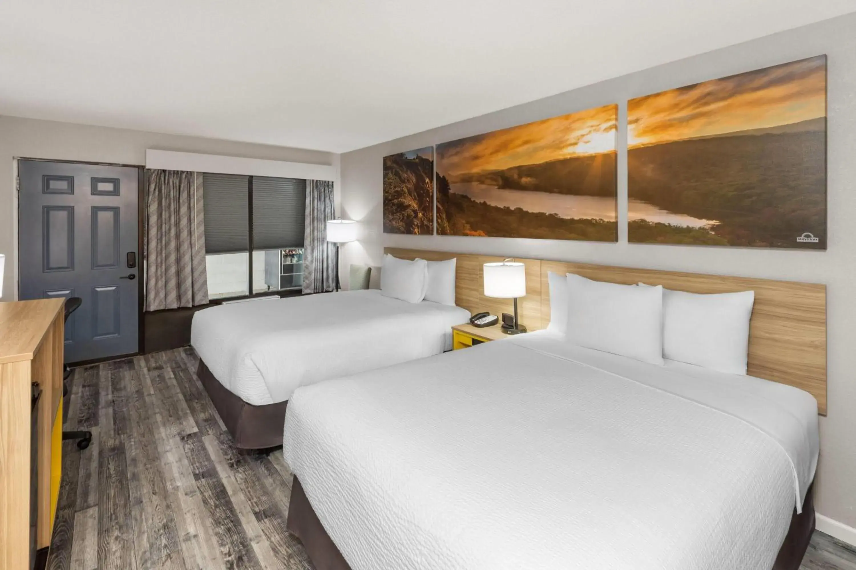 Photo of the whole room, Bed in Days Inn by Wyndham Branson Ozarks Photo of the whole room, Bed in Days Inn by Wyndham Branson Ozarks