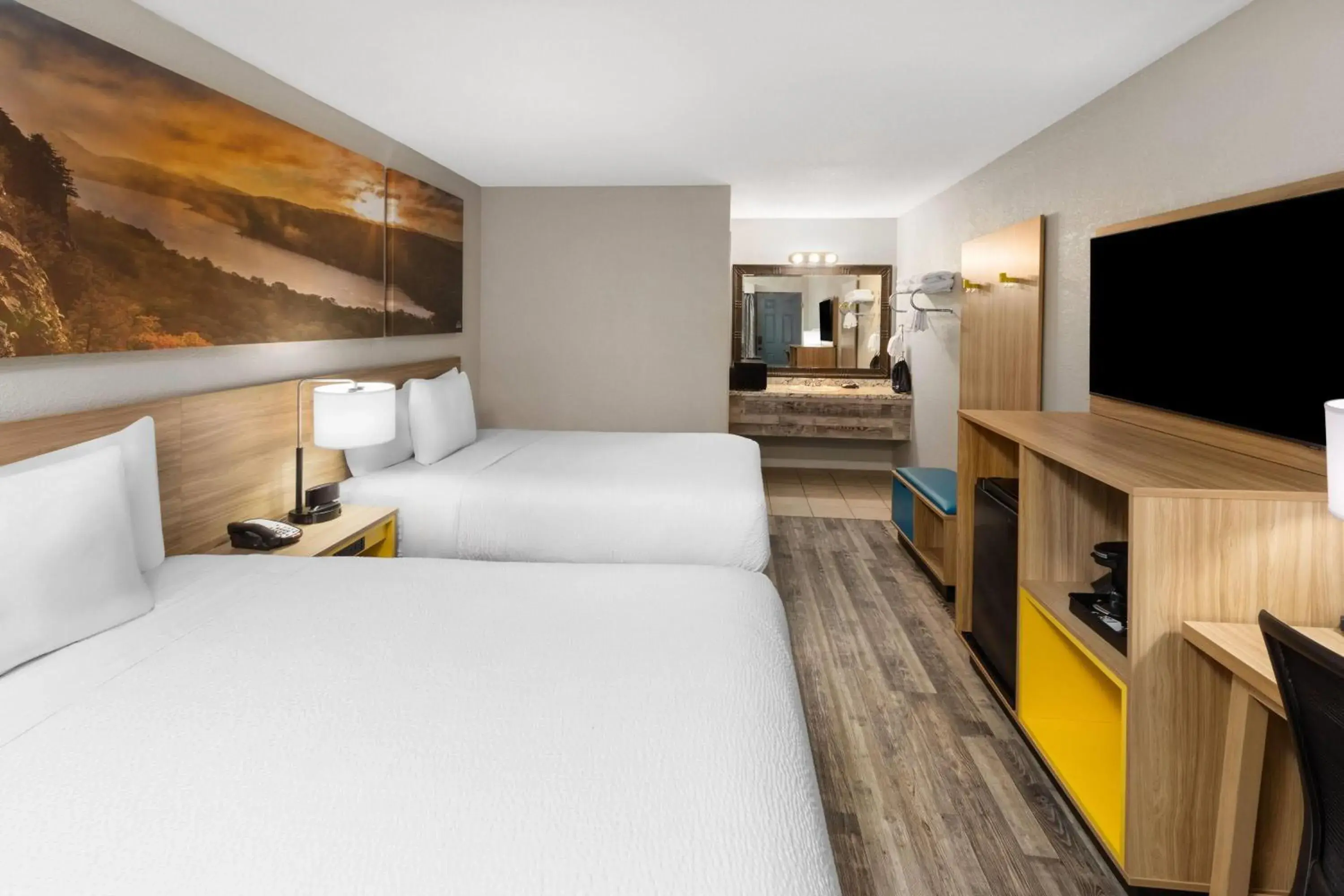 Photo of the whole room, Bed in Days Inn by Wyndham Branson Ozarks Photo of the whole room, Bed in Days Inn by Wyndham Branson Ozarks