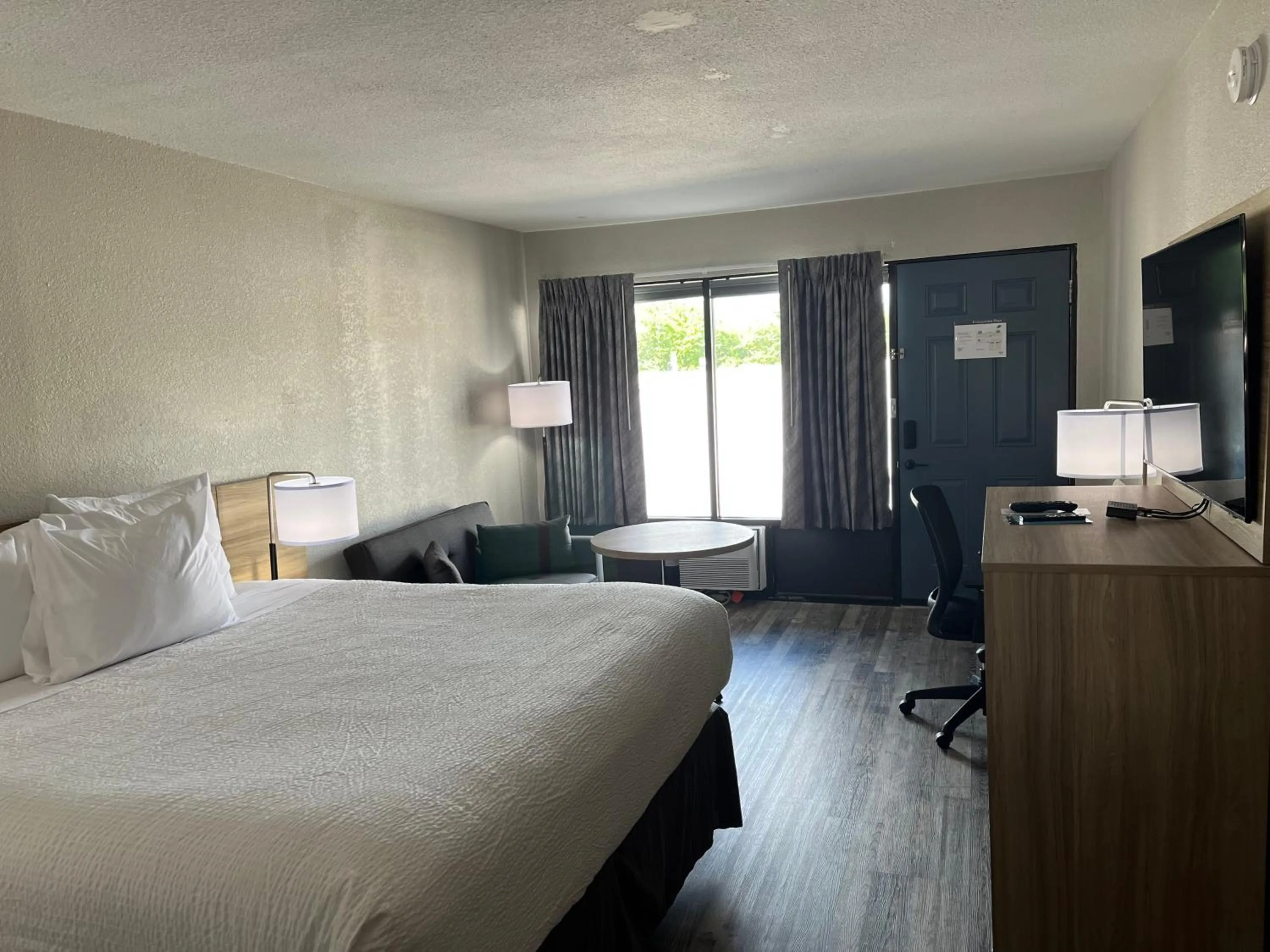Photo of the whole room, Bed in Days Inn by Wyndham Branson Ozarks