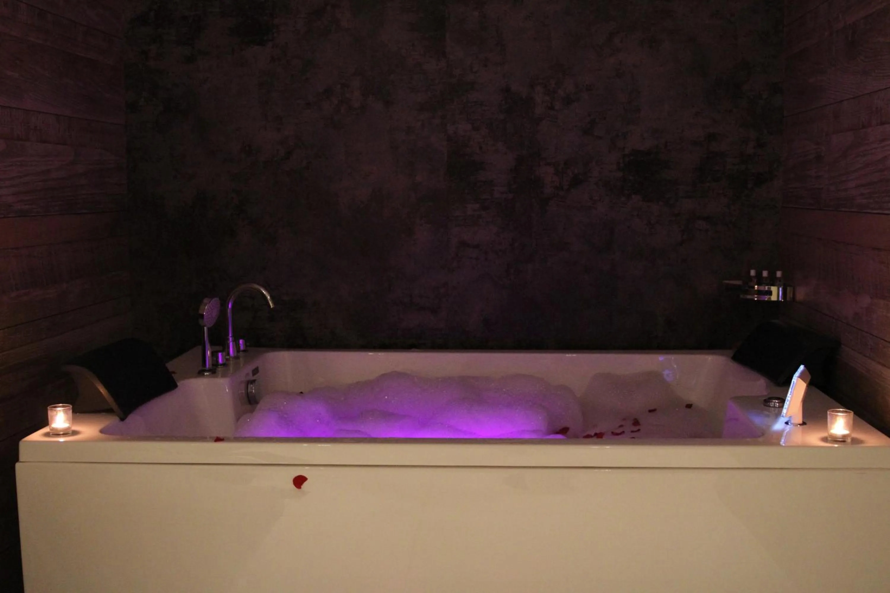 Bathroom in Retrieve Health & Wellness