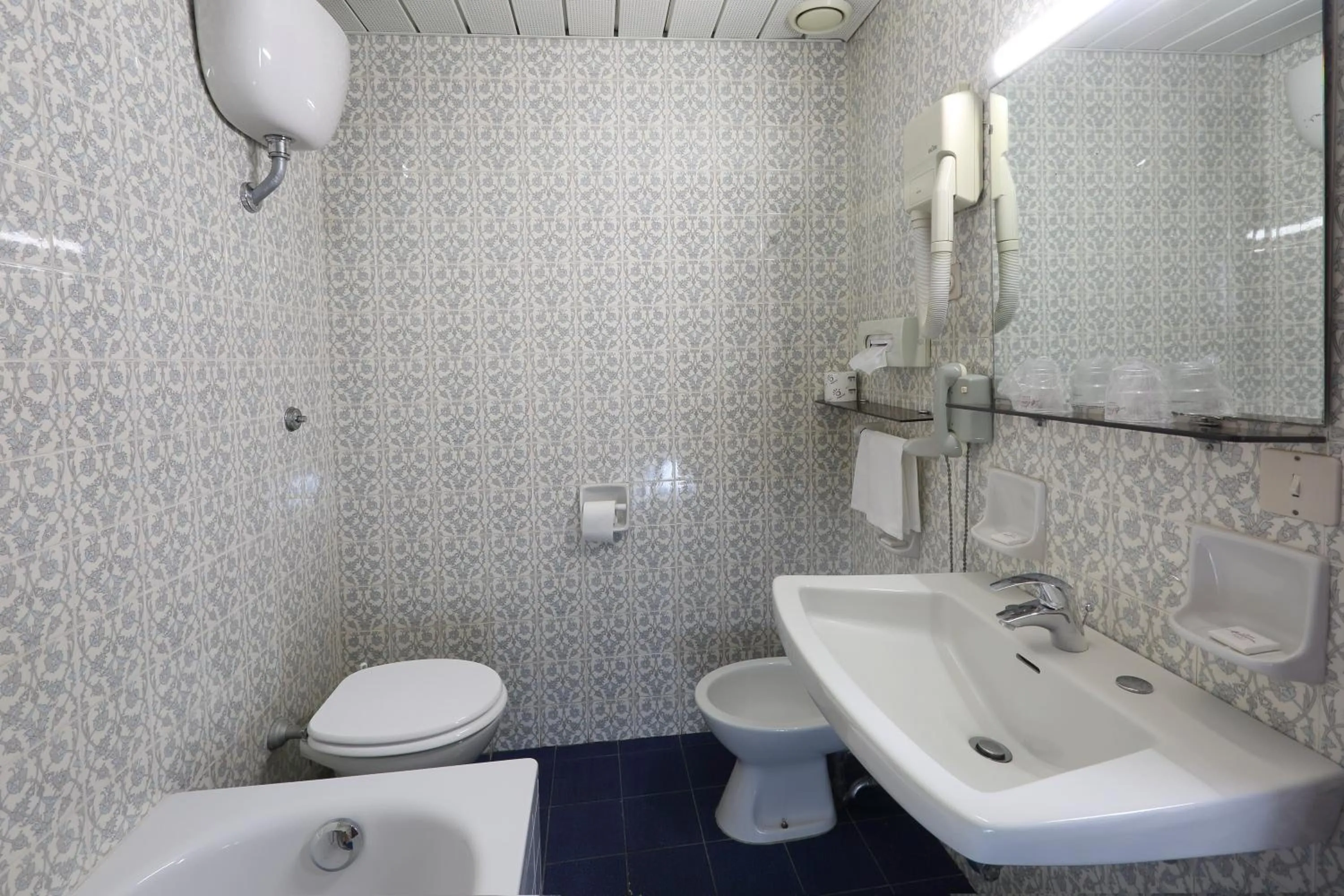 Bathroom in Hotel Lido Mediterranee