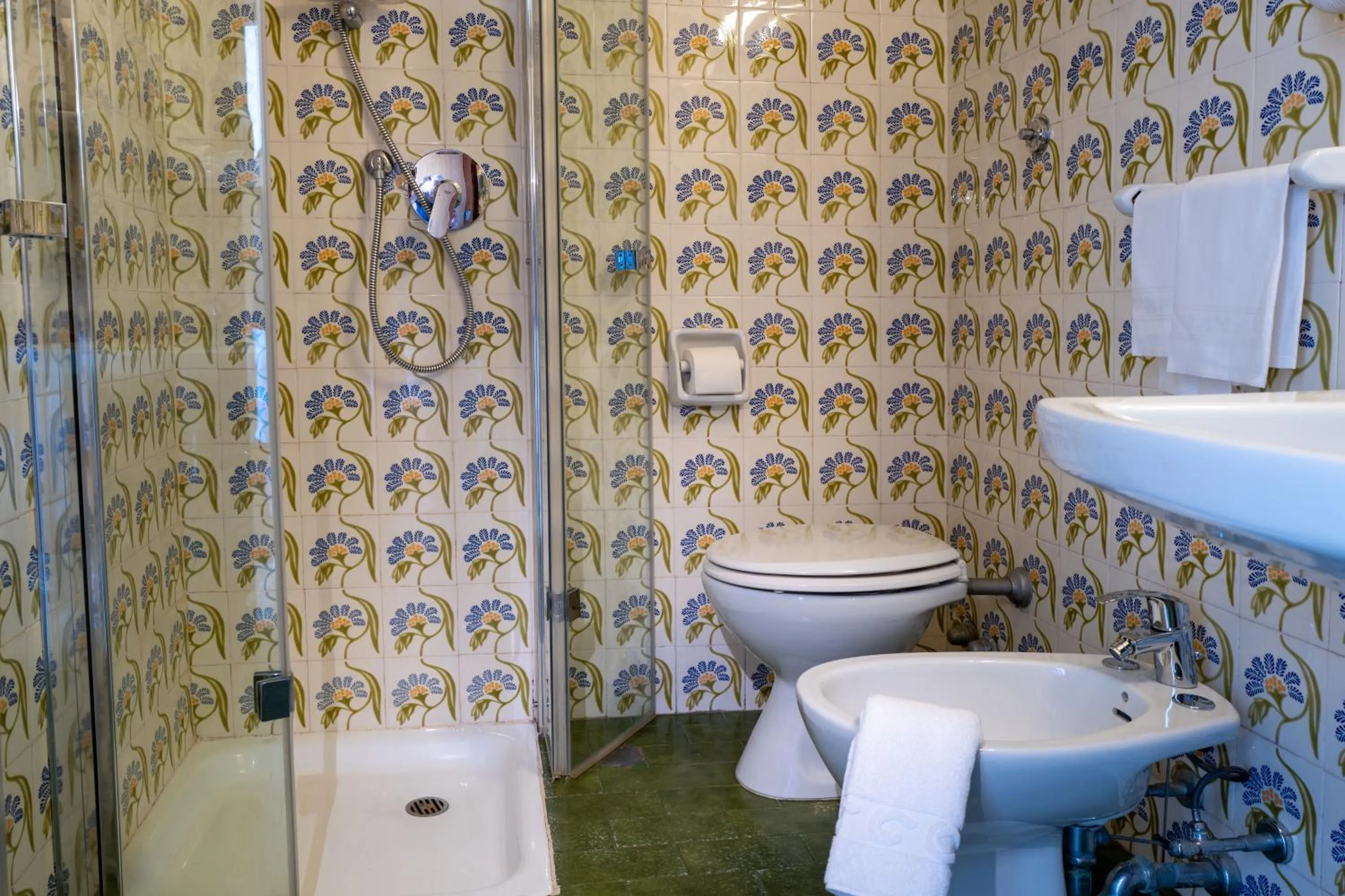 Shower in Hotel Lido Mediterranee