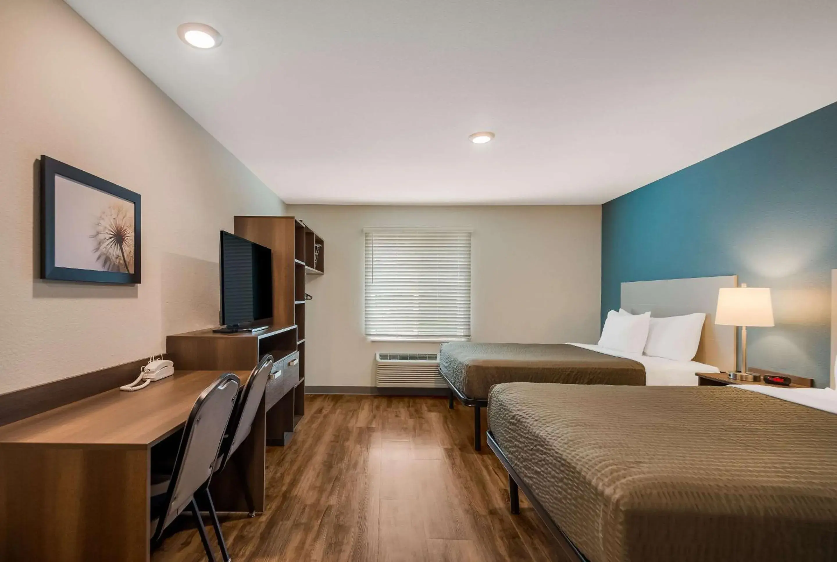 Quadruple Room with Two Queen Beds - Non Smoking in WoodSpring Suites Inverness Quadruple Room with Two Queen Beds - Non Smoking in WoodSpring Suites Inverness