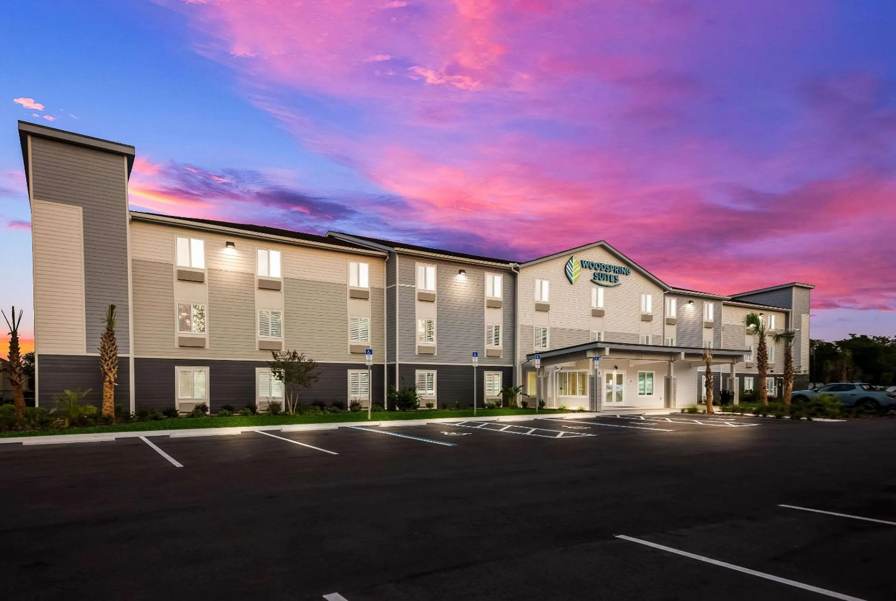 Property building in WoodSpring Suites Inverness