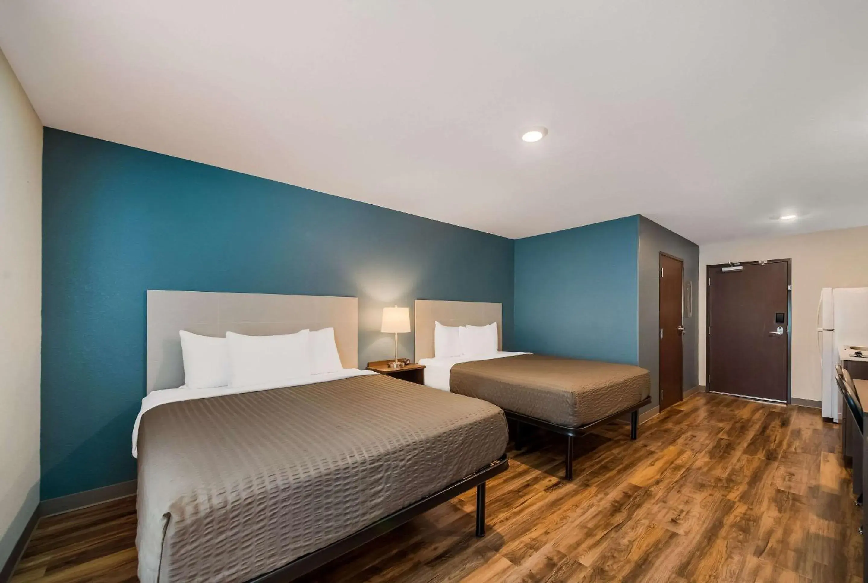 Quadruple Room with Two Queen Beds and Tub - Disability Access/Non Smoking in WoodSpring Suites Inverness Quadruple Room with Two Queen Beds and Tub - Disability Access/Non Smoking in WoodSpring Suites Inverness