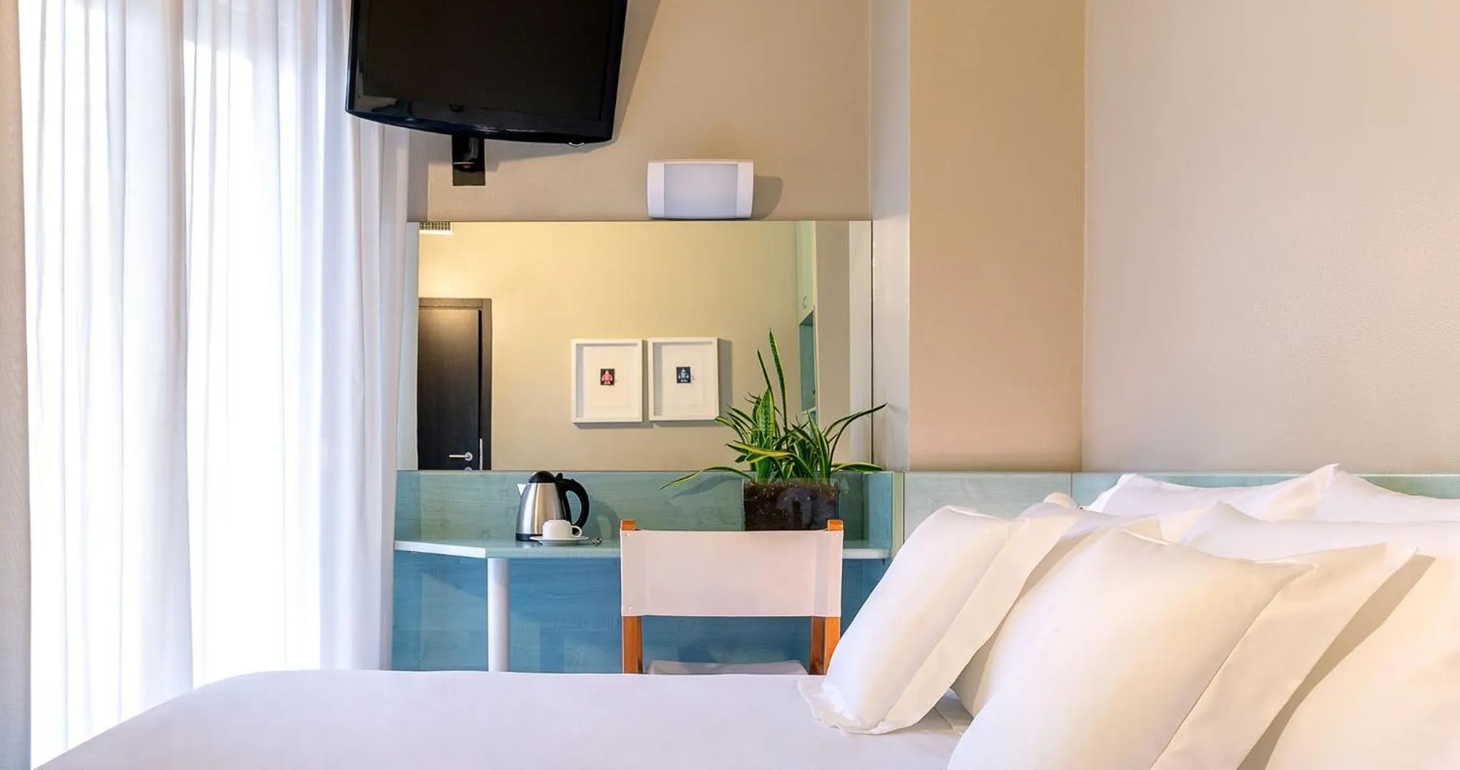 Bed in Victoria Palace Hotel