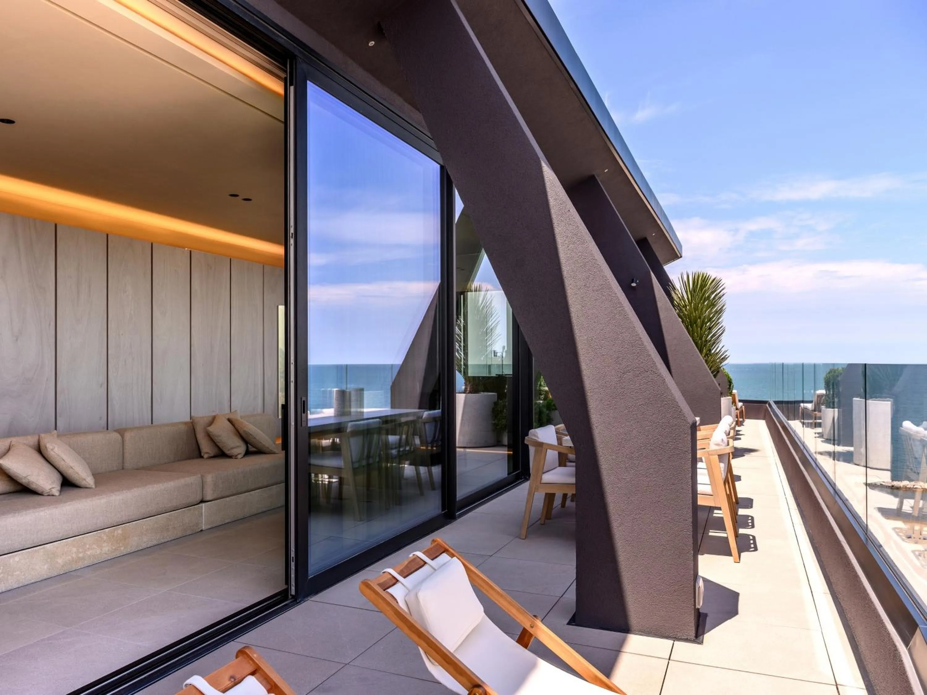 Summer in Victoria Palace Hotel