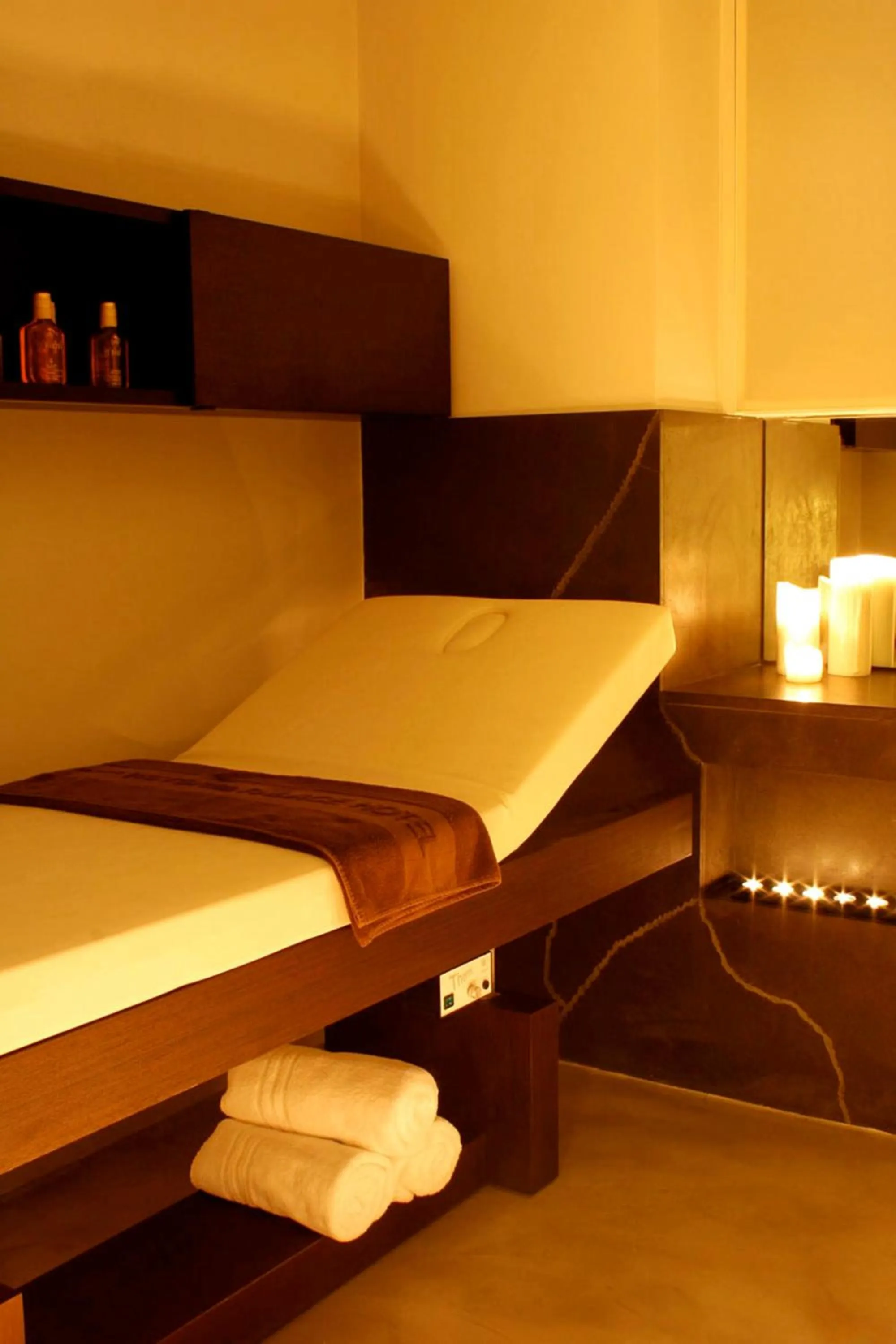 Massage, Bed in Victoria Palace Hotel