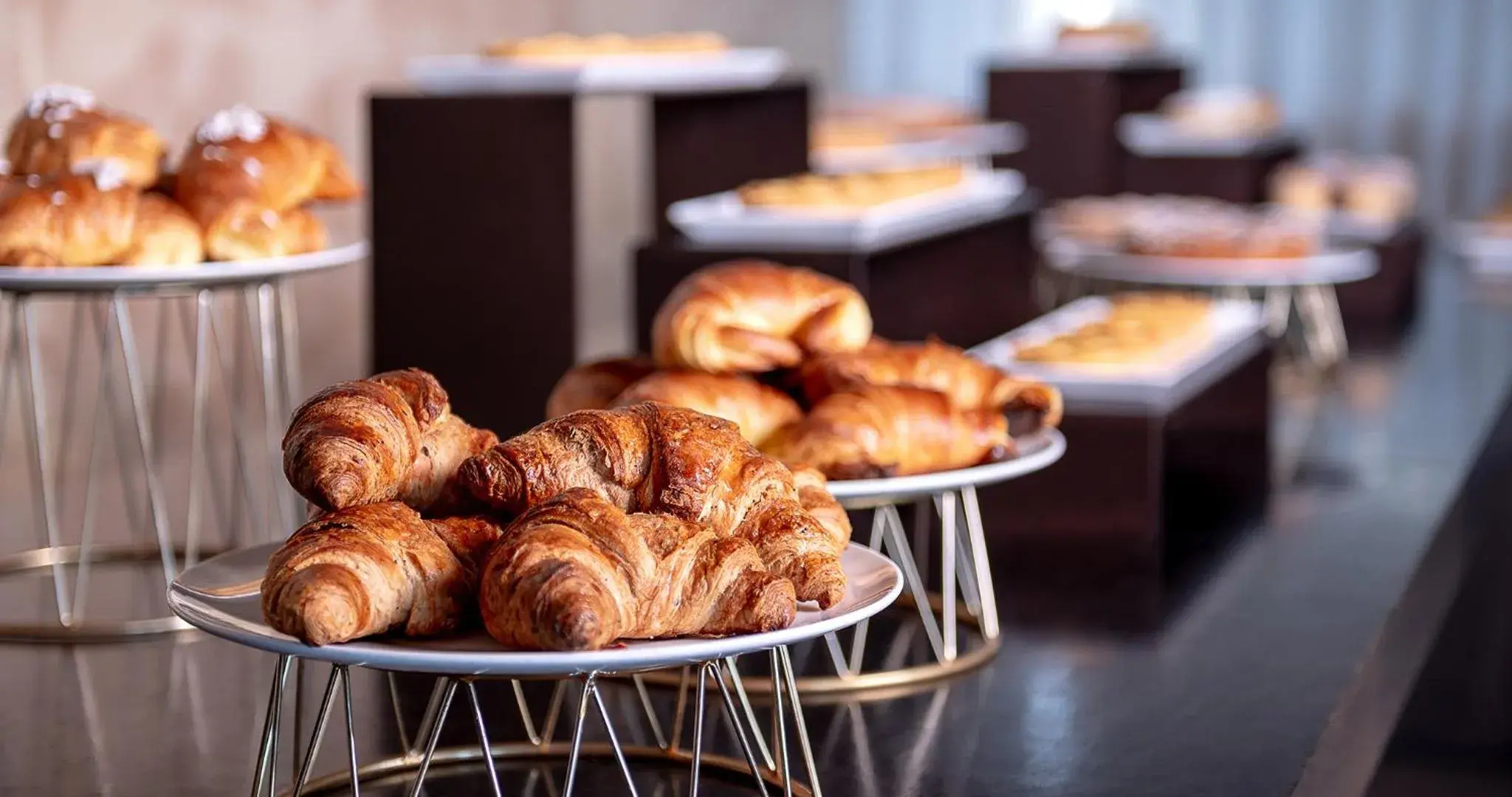 Continental breakfast, Food in Victoria Palace Hotel