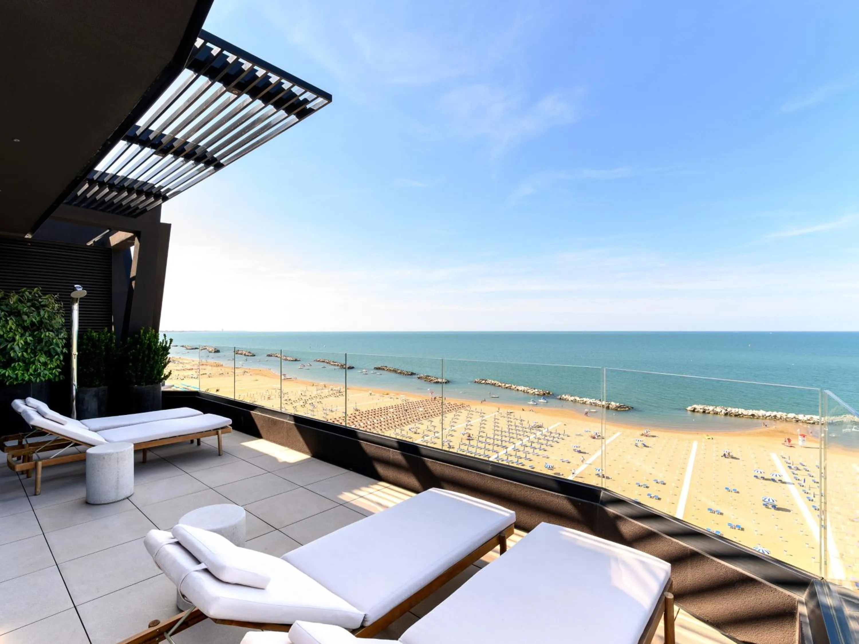 Shower in Victoria Palace Hotel