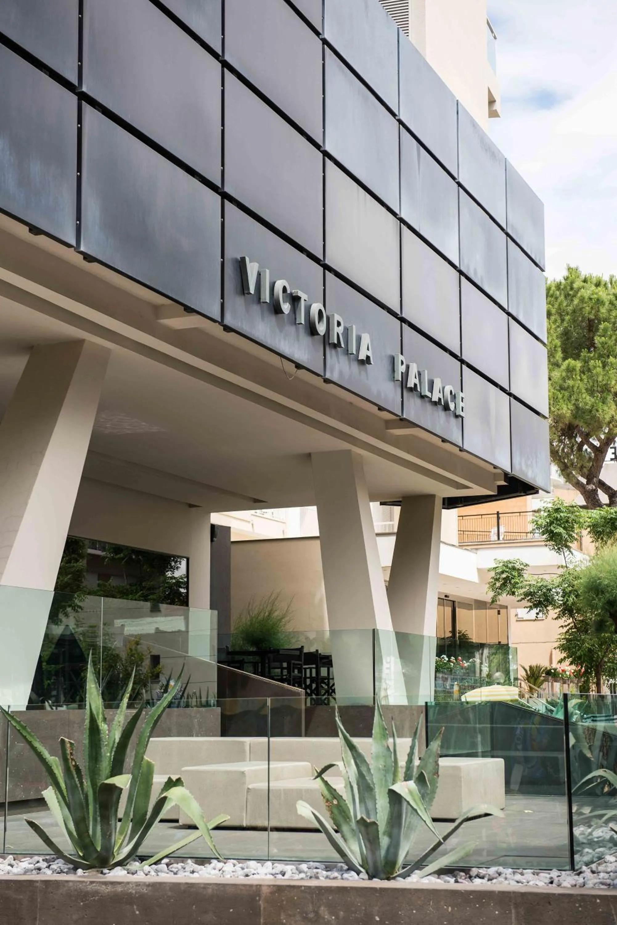 Property building in Victoria Palace Hotel