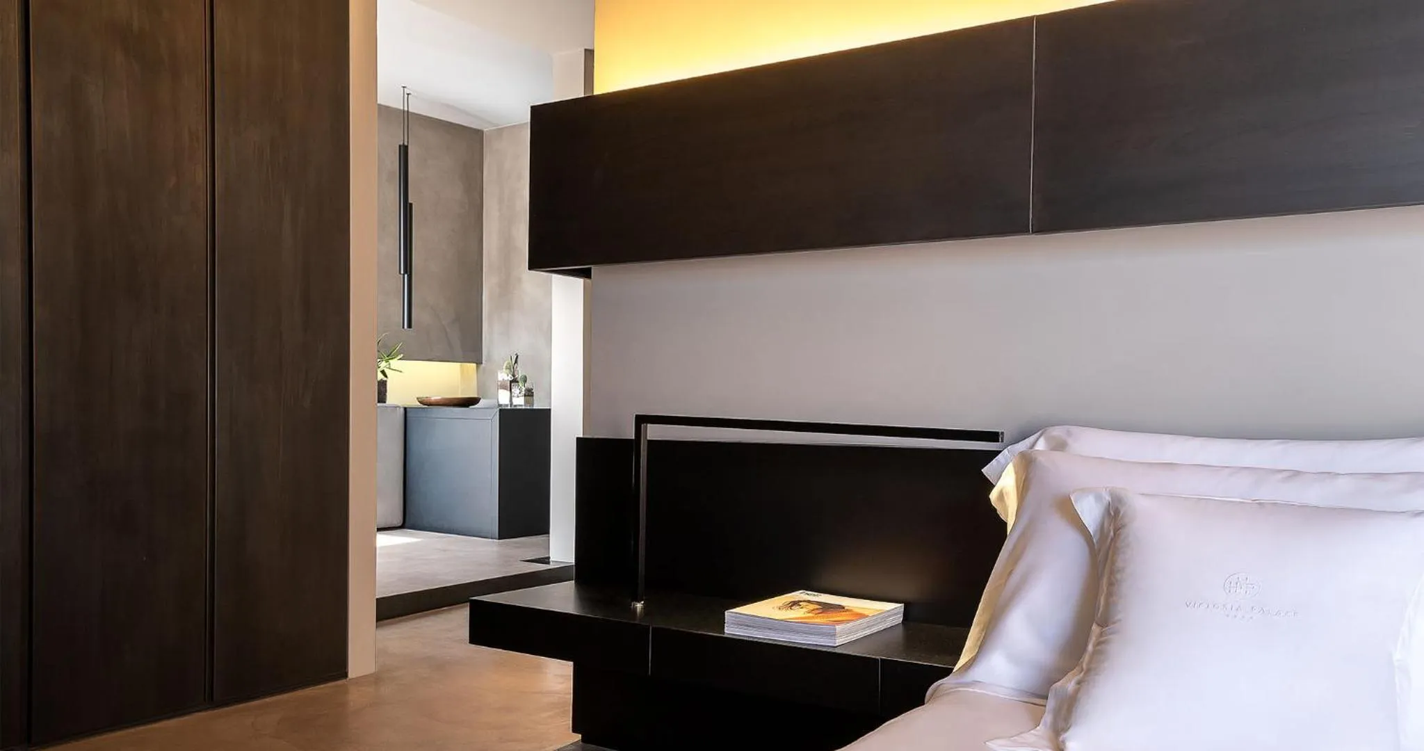 Bed in Victoria Palace Hotel