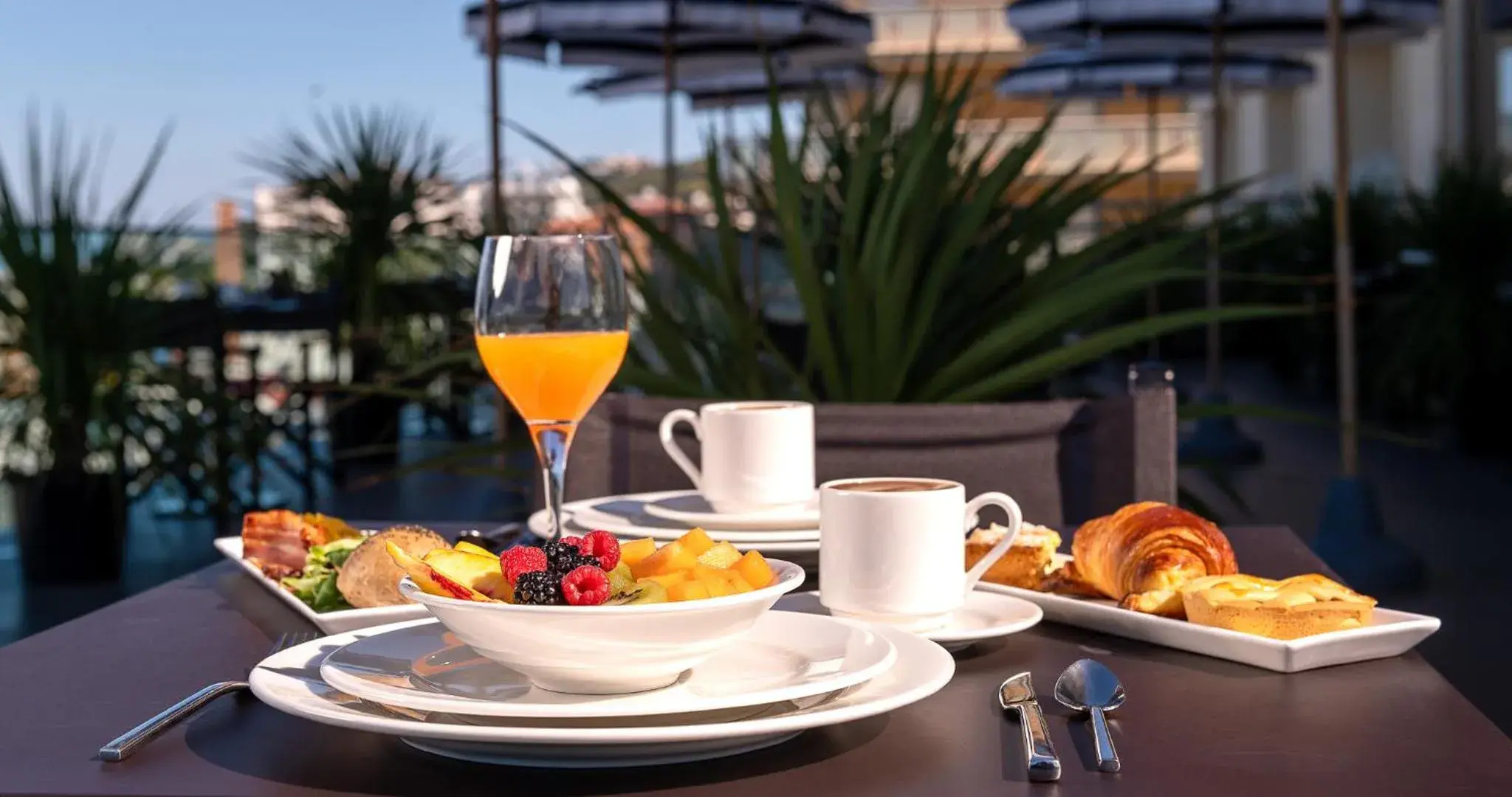 Continental breakfast in Victoria Palace Hotel