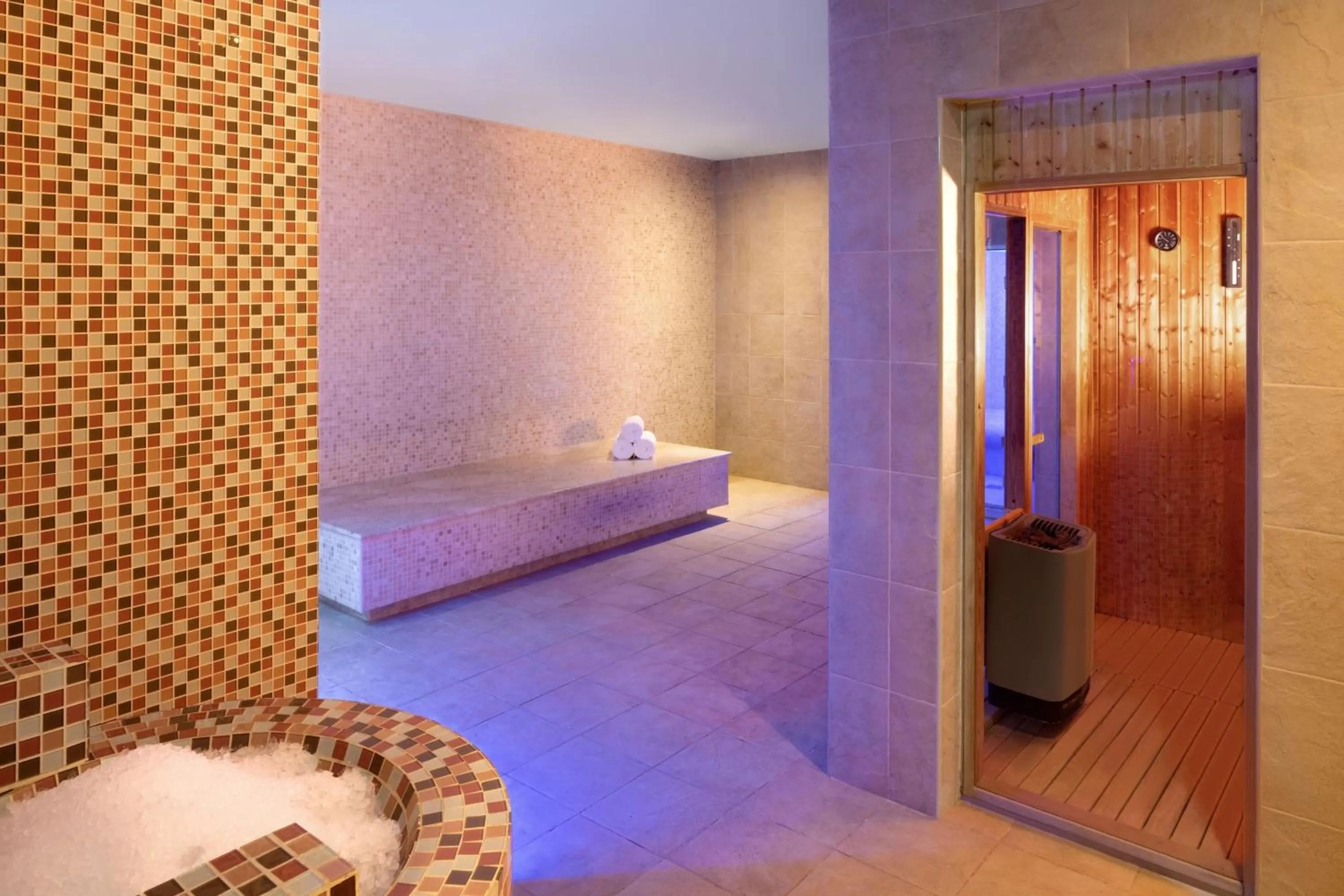 Bathroom, Bed in Ajman Saray, a Luxury Collection Resort, Ajman