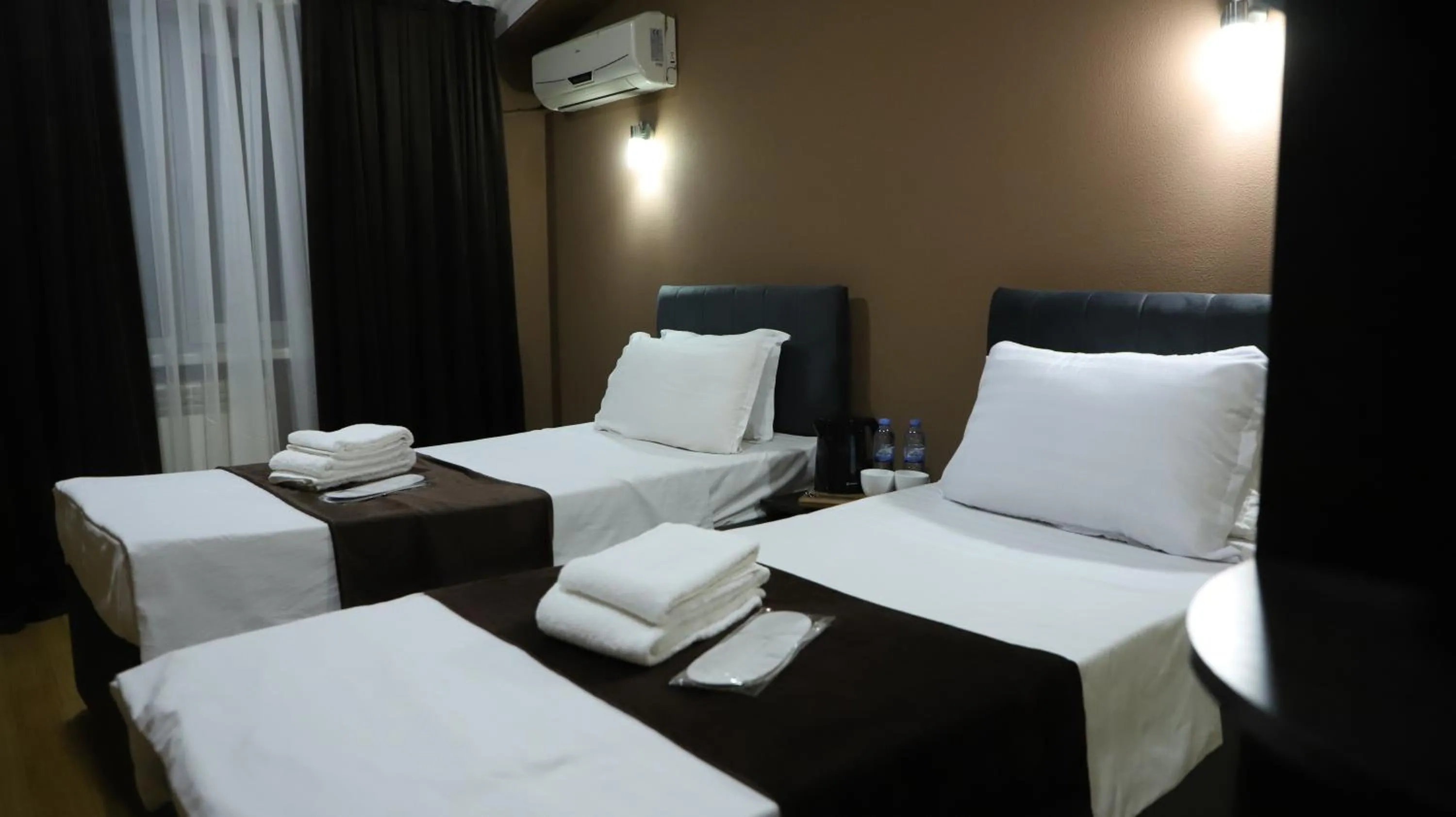 Bed in Grand Avenue Hotel