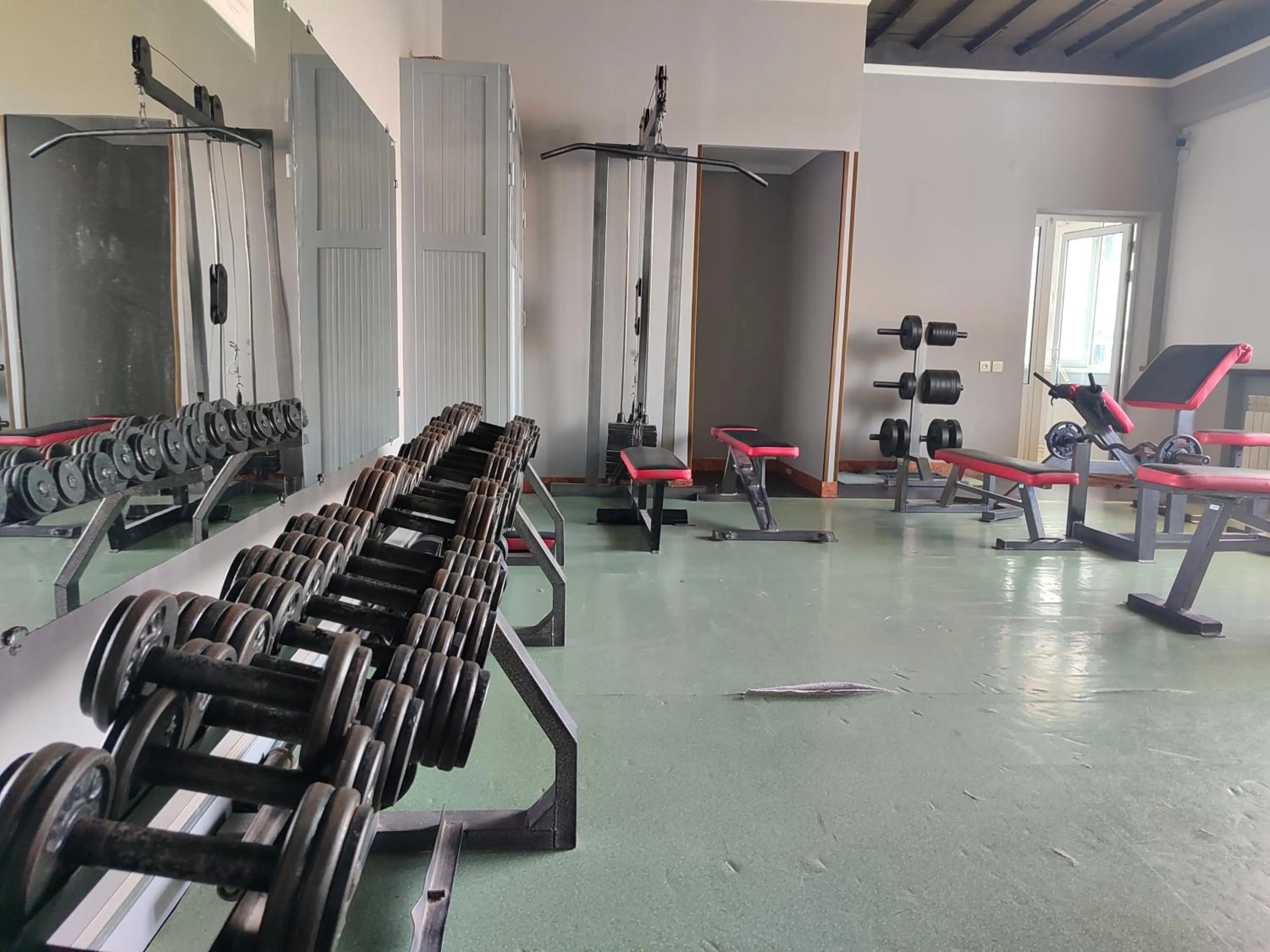 Fitness centre/facilities in Grand Avenue Hotel