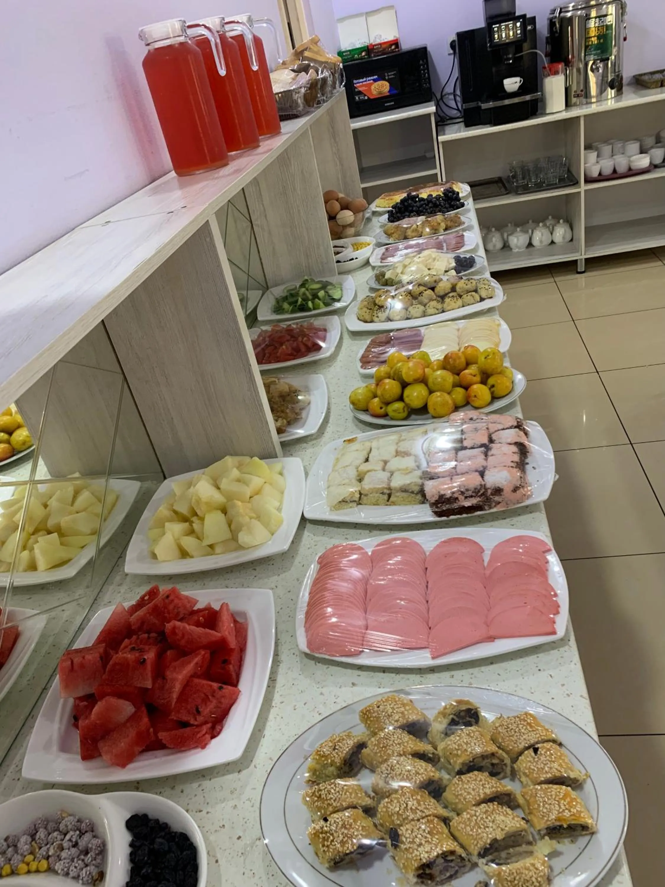 Restaurant/places to eat in Grand Avenue Hotel