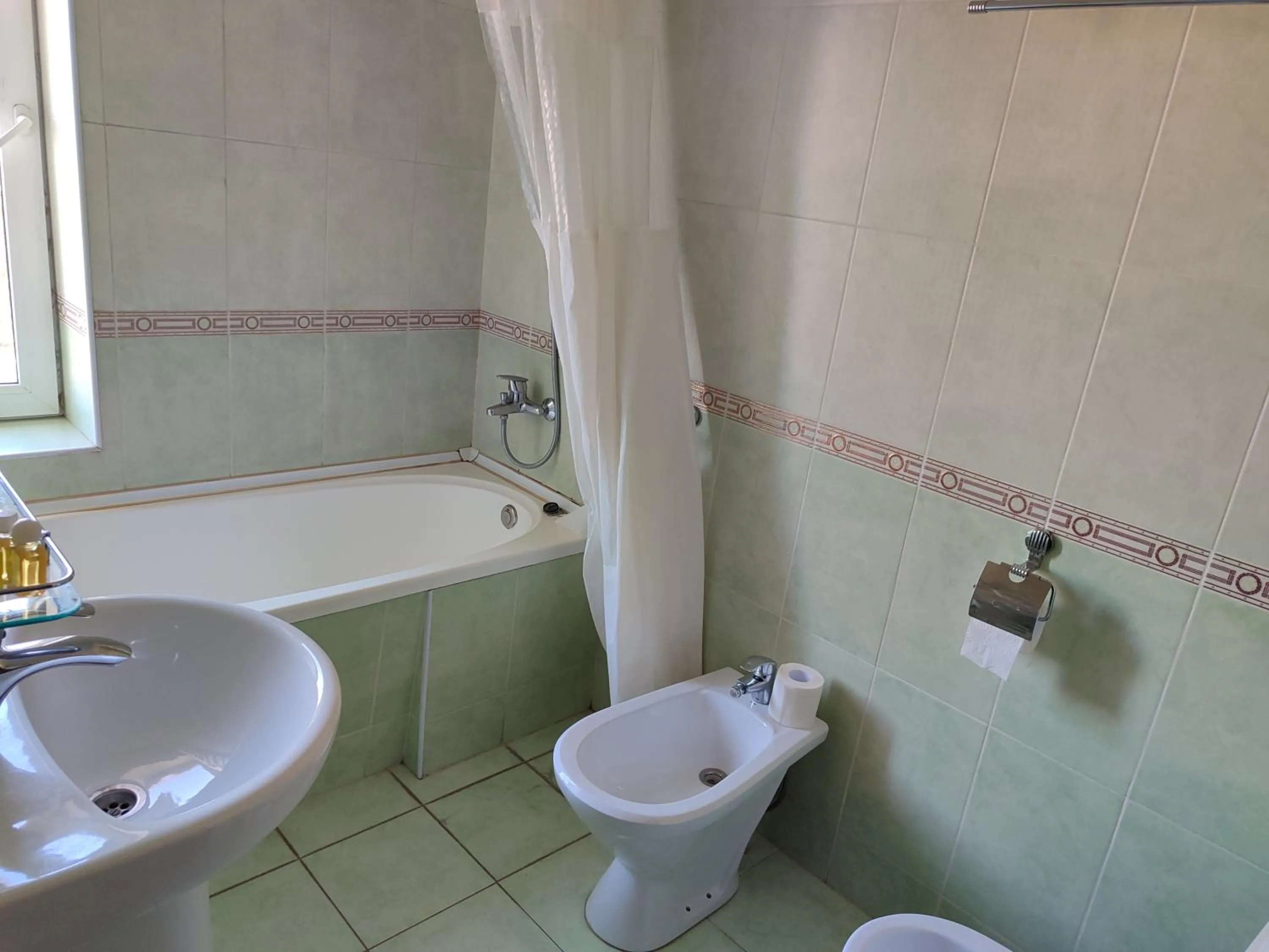 Bathroom in Grand Avenue Hotel