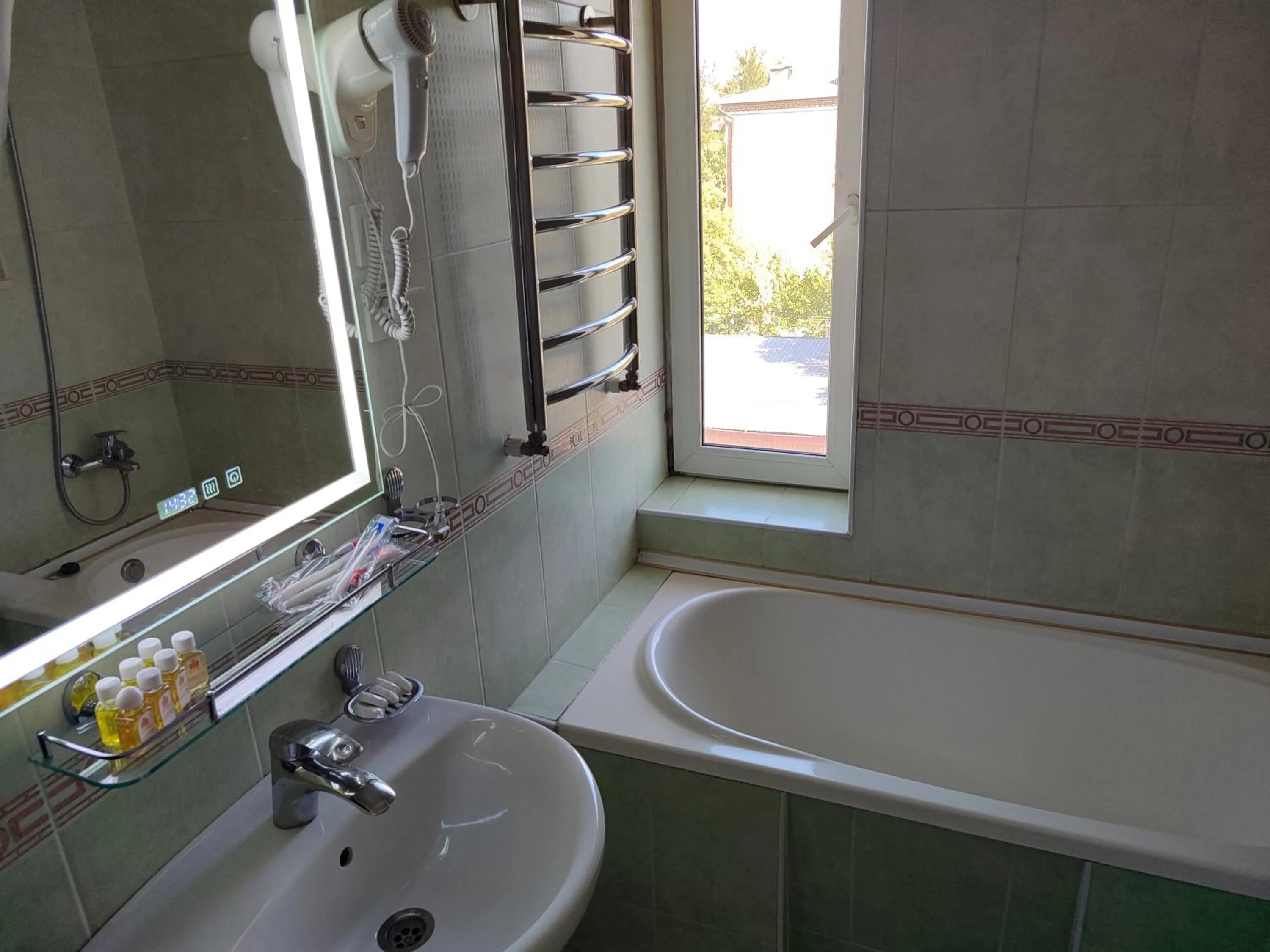 Bathroom in Grand Avenue Hotel