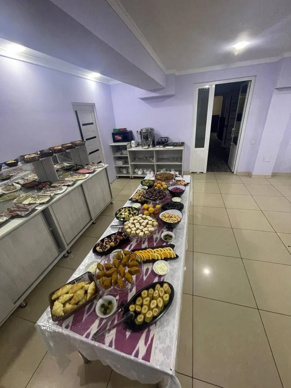 Buffet breakfast in Grand Avenue Hotel