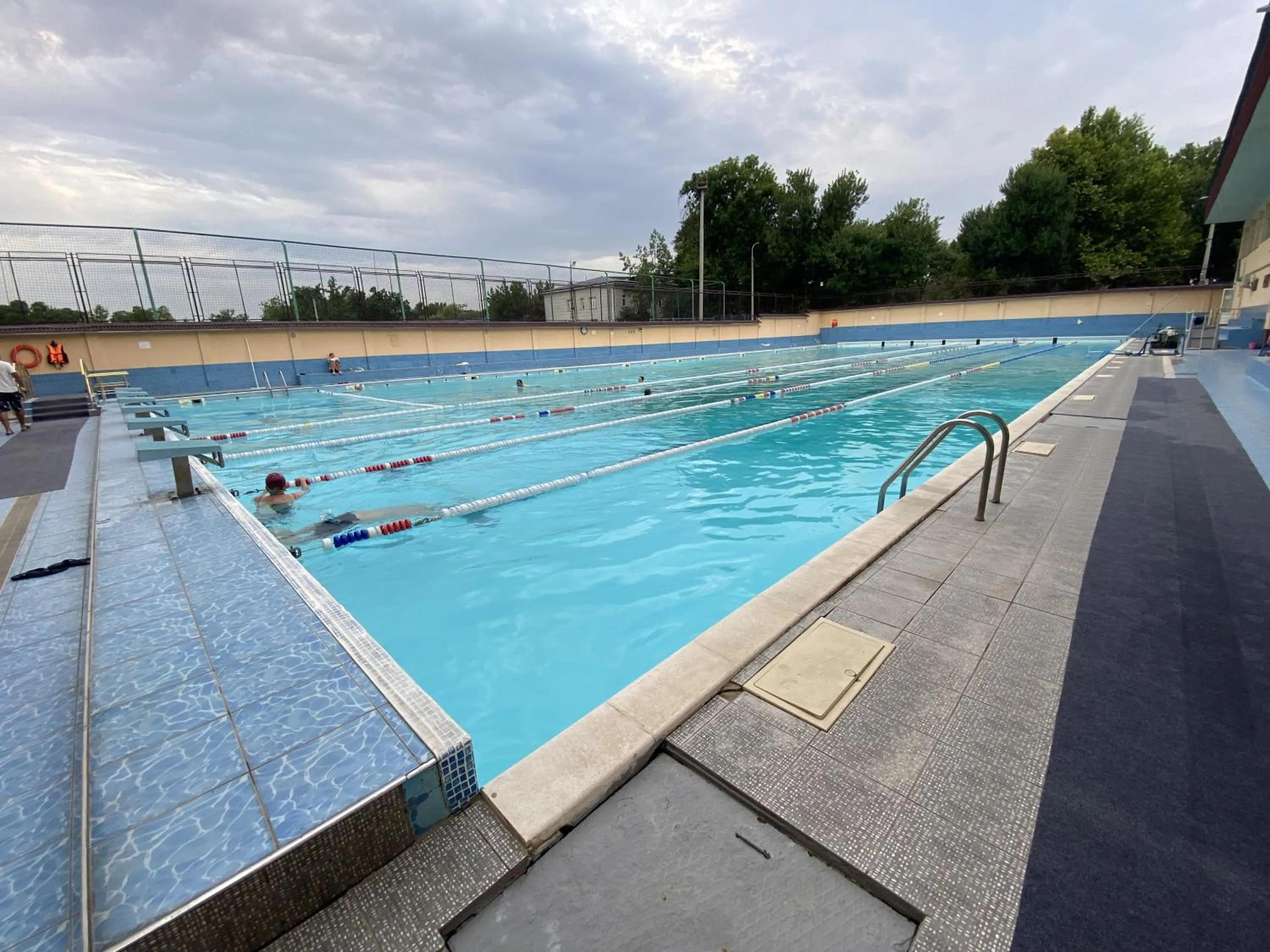 Swimming pool in Grand Avenue Hotel