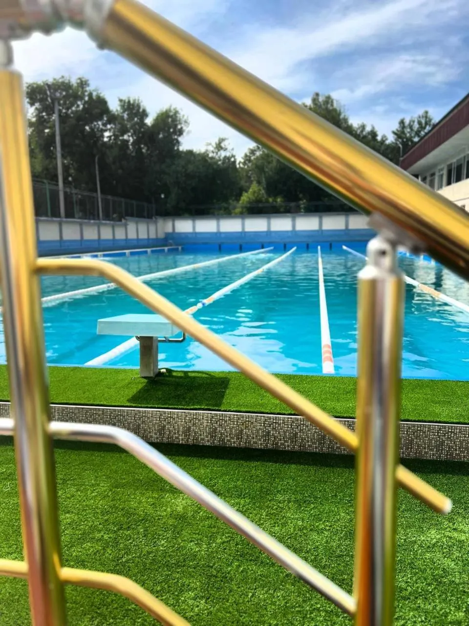 Swimming pool in Grand Avenue Hotel