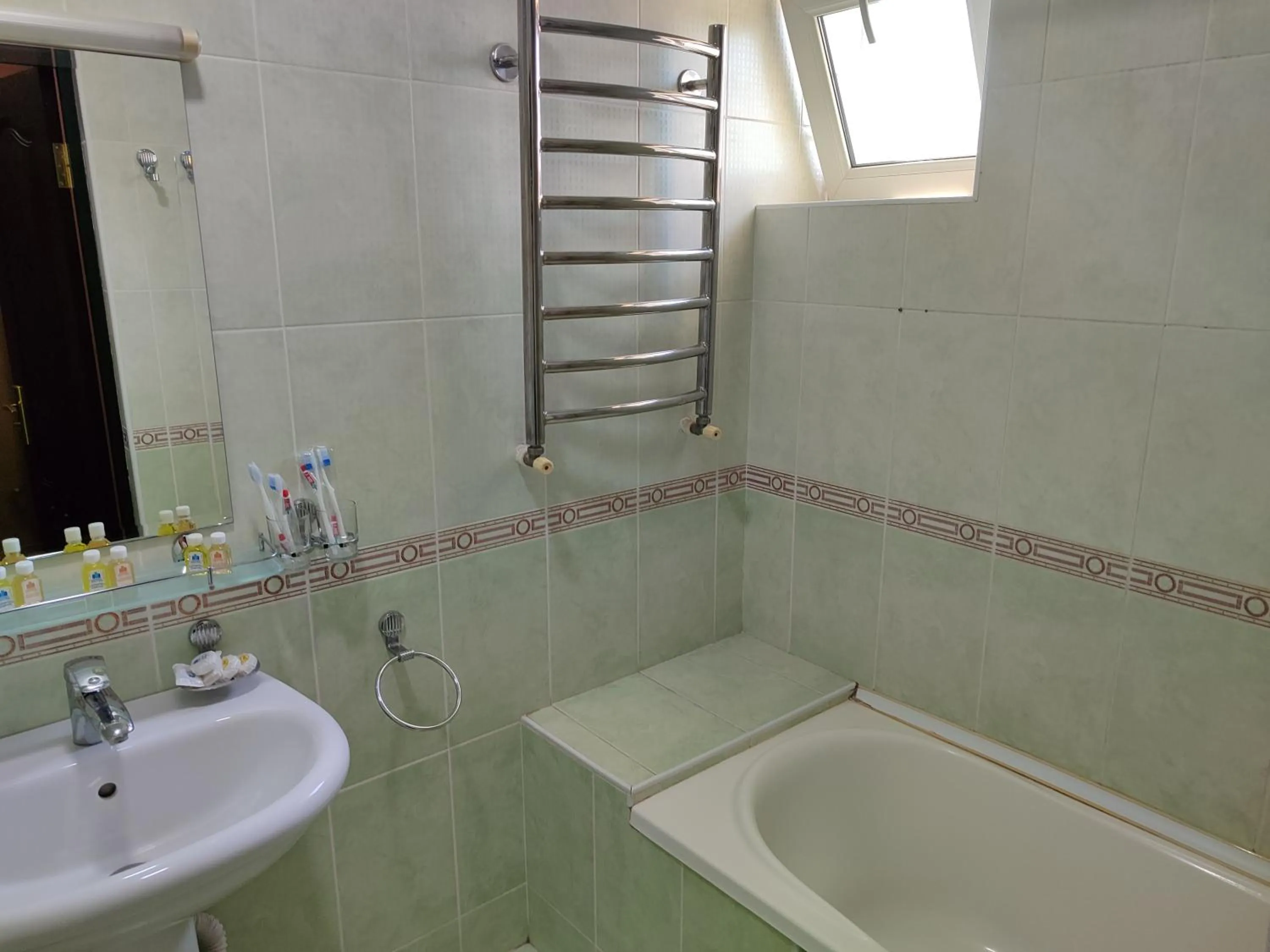 Bathroom in Grand Avenue Hotel